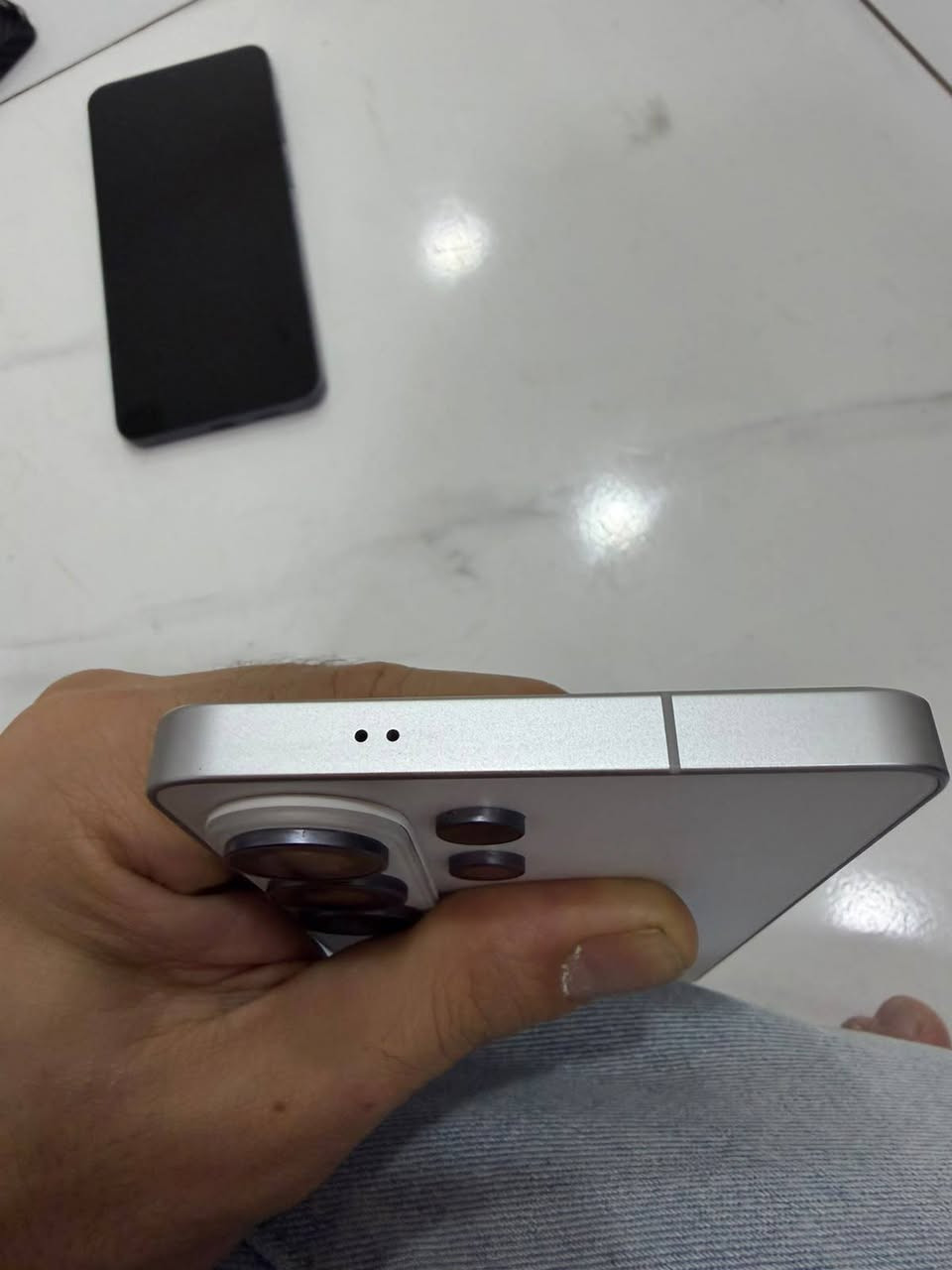 S26 ultra  256 ابيض ضمان برج العرب
١٢٧٥ 
S25 plus 256 اسود امريكي بدون ملحقات
٨٠٠ 
اجهزه جديده ممستخدمه جدا قليل 
مكاني بغداد الحريه توصيل ماعندي 
وفقط بيع بدون مراوس
***********
