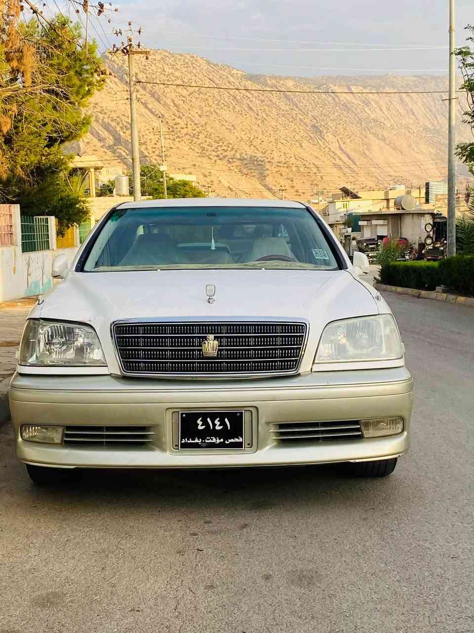 تويوتا كراون • لوحة نجف • ابيض