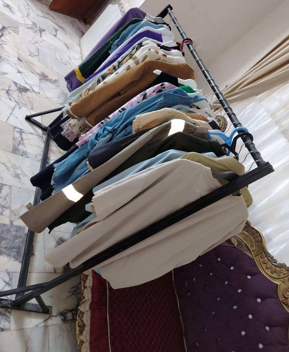 سلام عليكم استان تفصال موجاهز سعر الواحد عشرين  عندي قطعتين العنوان الشطره الفتاحيه ***********
