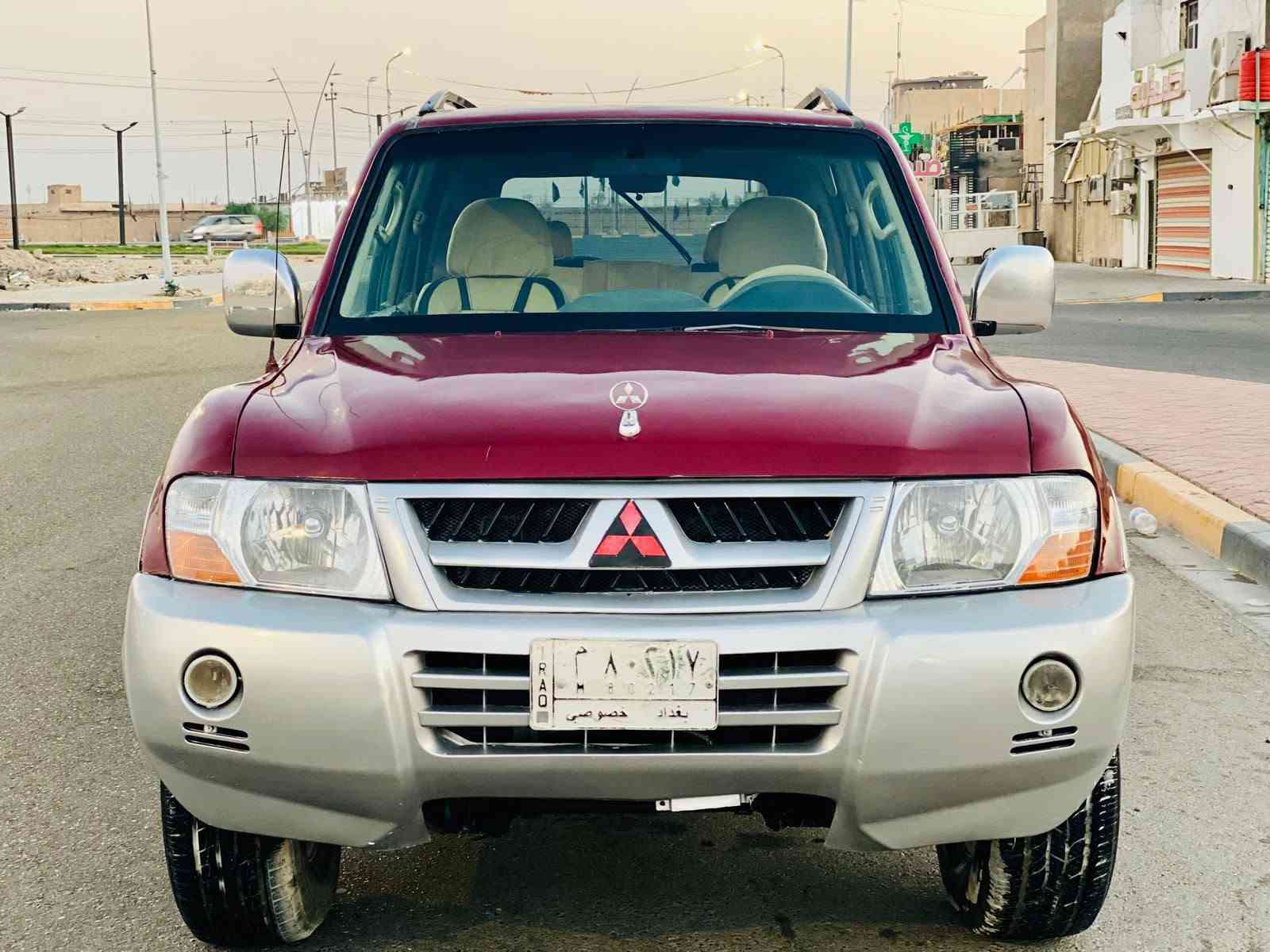 السلام عليكم للبيع باجيرو موديل 2002 رقم بغداد تحويل ثاني يوم سياره مكفوله من الكصه والنقل والضربه والكلبه والعيب الشرعي مكينه وكير اوتماتيك فيفيتي  حداده طخم تاير ويلكب جدد سياره جاهزه وجديده السعر57الاستفسار الرق***********مكان السياره البصره
