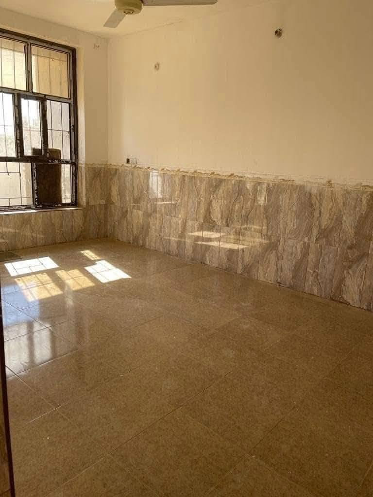 بيت للايجار في منطقه ٧ كيلو خلف المعارض قريب على الشارع العام يتكون من استقبال وصاله وغرفتين ومطبخ حار وبارد وحمام داخلي وخارجي ومكان حديقه الايجار300 للاستفسار ***********
