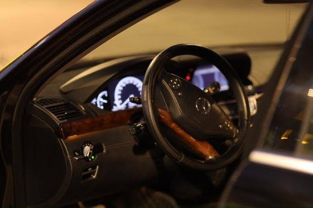 : مرسيدس S500) موديل [2011 ] - خليجي وكالة باجكير 🚘✨
للبيع سيارة فخمة وبحالة ممتازة جداً  وما تحتاج أي مصاريف نهائياً!
المواصفات :
 العداد: ماشي 175 ألف كم فقط (ممشى حقيقي).
 المصدر: خليجية وكالة باجكير الرسمية في اربيل 

 المحرك والكير: محرك v8 دبل  توربو   وگير 7 سرعات   بحالة ممتازة، تبريد ثلج وسحب وقوة ماشاء الله.
 المواصفات الداخلية: بانوراما، داخلية جلد نادرة ونظيفة، كشنات كهرباء، شاشات، وباقي مواصفات الفئة الكاملة.
حالة السيارة والصيانة:
 تم إجراء صيانة شاملة 
 الكهربائيات والمنظومات شغالّة وبدون أي مشاكل.
باب طويل رئاسي  
وباقي مواصفات هوايه  ..  السعر 253 وبيها مجال....مراوس مع كامري 2025  se او xse  هايبرد للاستفسار مراسلة على الواتس ***********
