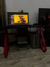 ميز كيمنك للبيع الباد ماوس مو ويا  السعر ٧٥ نظيف عنواني غزاليه ٠٧٧١٨٢٠...