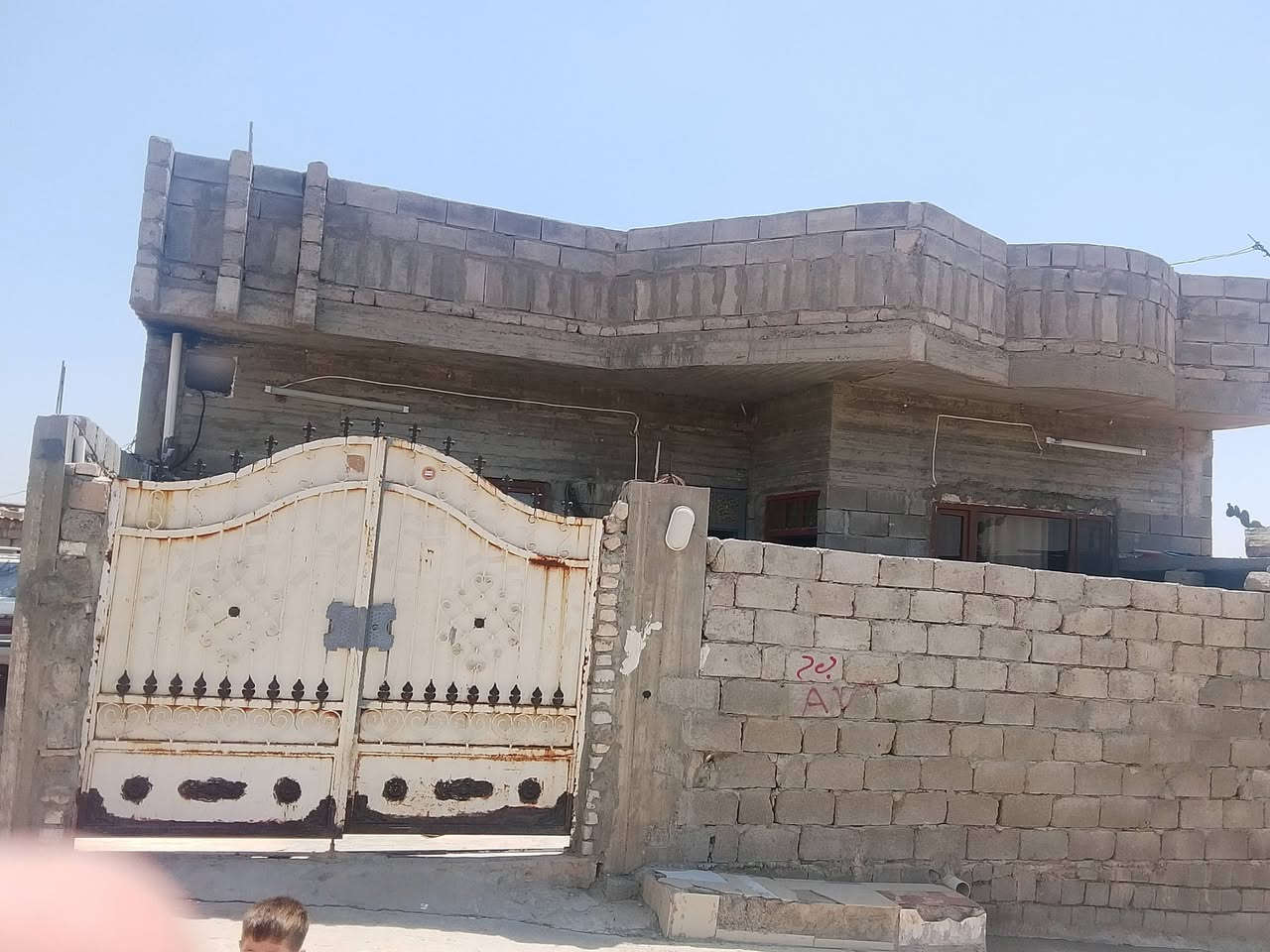بيت مساحه 170 متر والسعر 35 قرب جمعيه ركن النخله رقم ***********
