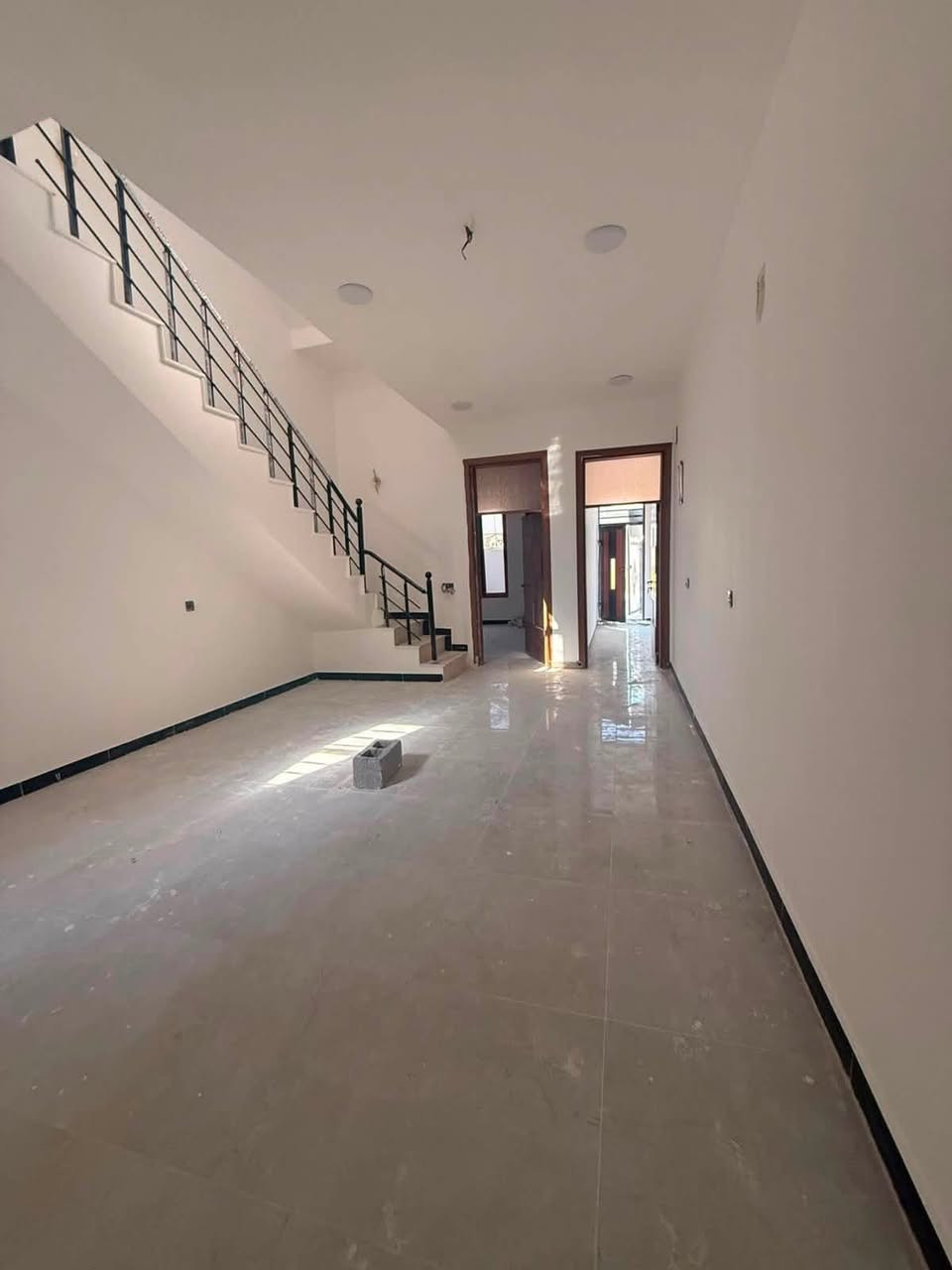 دار لليجار مساحه 100متر(3)غرف نوم 🛌 زيرو ممسكون📍العنوان بغداد الدوره البوعيثه مجمع السلطان شارع الفلل اول فرع قريب على شارع العام  يحتوي على ستقبال+ مطبخ+(3)غرف نوم+خدمات  السعر (600) الاستفسار ***********
