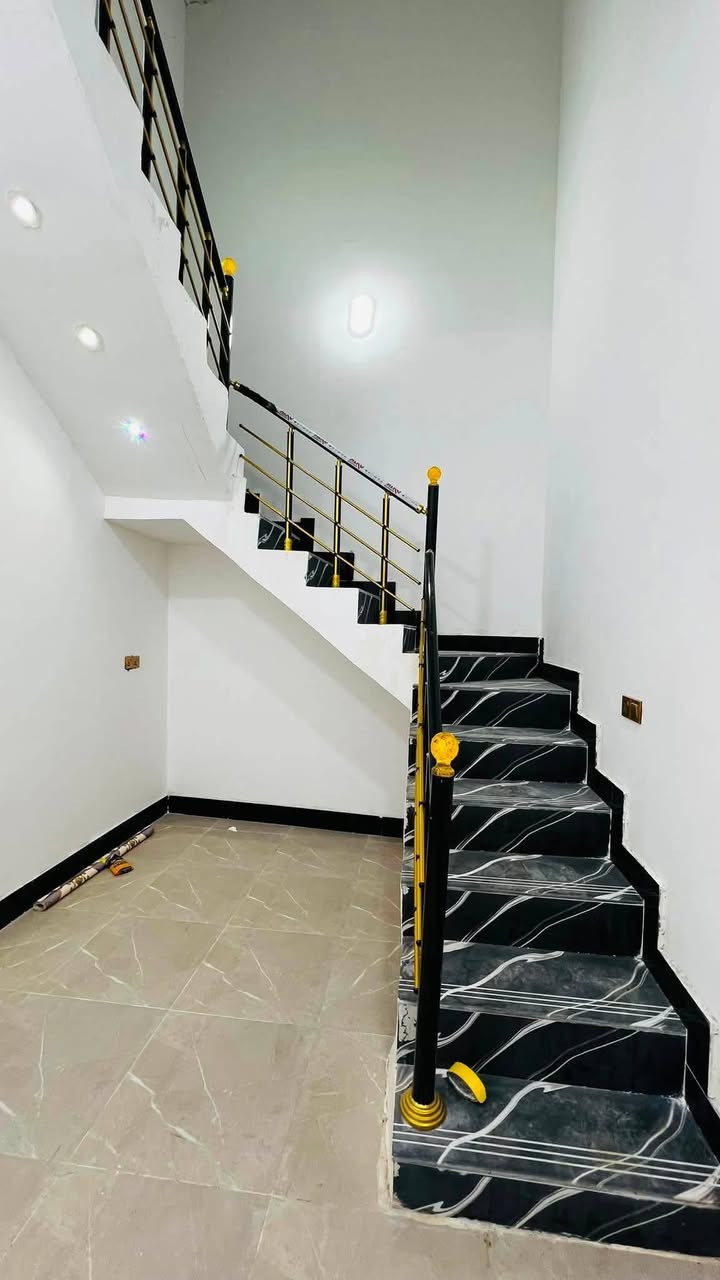 يعلن مكتب عقارت جوهرة حمدان
ثلاث دور سكن🏠
مساحة الدار الواحد 
١٠٥  متر 
…
نوع العقار طابو زراعي عراقي نموذج ٢٥ 
…
الموقع 
البصرة_ابي الخصيب_حمدان 
…
السعر المطلوب
٦٤ مليون وقابل للتفاوض 
…
محتويات البيت 
غرفتين منام/صاله/استقبال/مطبخ/صحيات داخليه وخارجية/منور/طارمه 
…
البناء حديث 
الدار الاول والدار الثاني جاهزات للسكن 
الدار الثالث فقط تشطيب قليل 
على شارع ١٢ متر تبليط مع توفر كافة الخدمات 
…
للاستفسار***********}}***********
