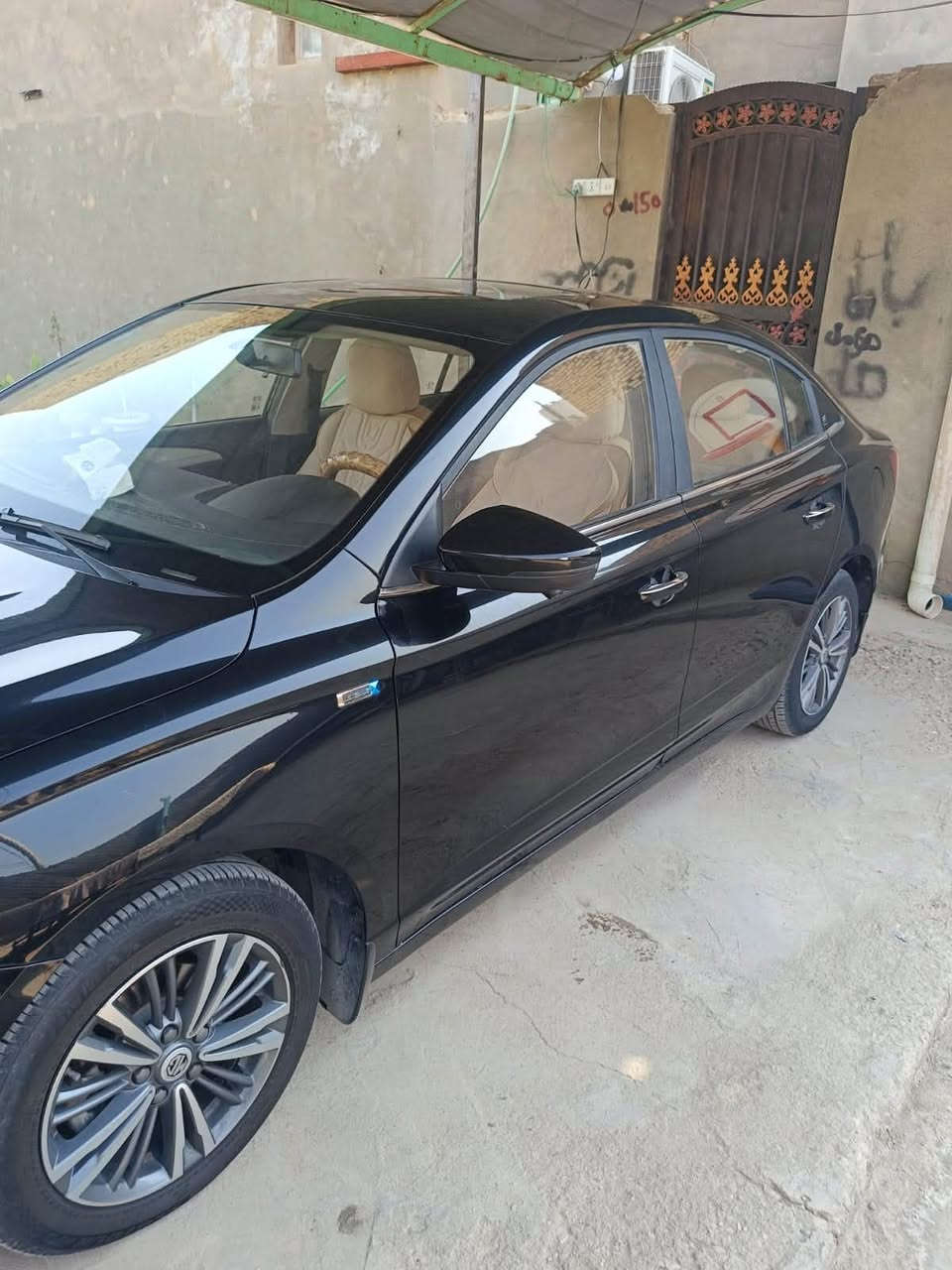 MG موديل 2022
فول مواصفات بصمه فتحه شاشه كبيره تحكم اربع جهات بصمة بيبان تبريد تدفئه حداديه قبل اقل الشهر مشتغلها تخم تاير جاهزه للاخير معوقين مثنى السياره كفاله عامه بيها بارد بسيط كلش يم قبق البانزين الباقي مكفول سياره عله ايدي ما متعوبه ابد 

السعر ١٠٠ وبيها مجال بسيط كلش

مكان السياره ذي قار الغراف ***********
