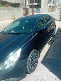 سوناتا أمريكي  موديل ٢٠١٢ بدون حادث بيها جراد كلير . لون ازرق غامق . س...