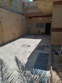 بيت للبيع • كوت حي الحكيم • ٣٠٠م ركن