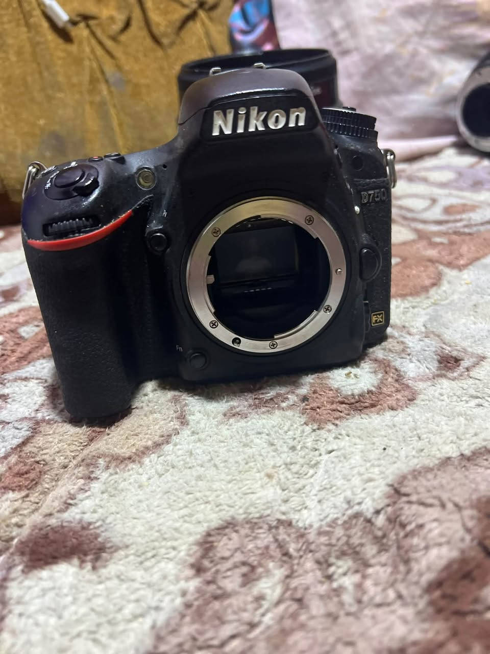 نيكون 750d • عدسة 500/150 • نضيفه