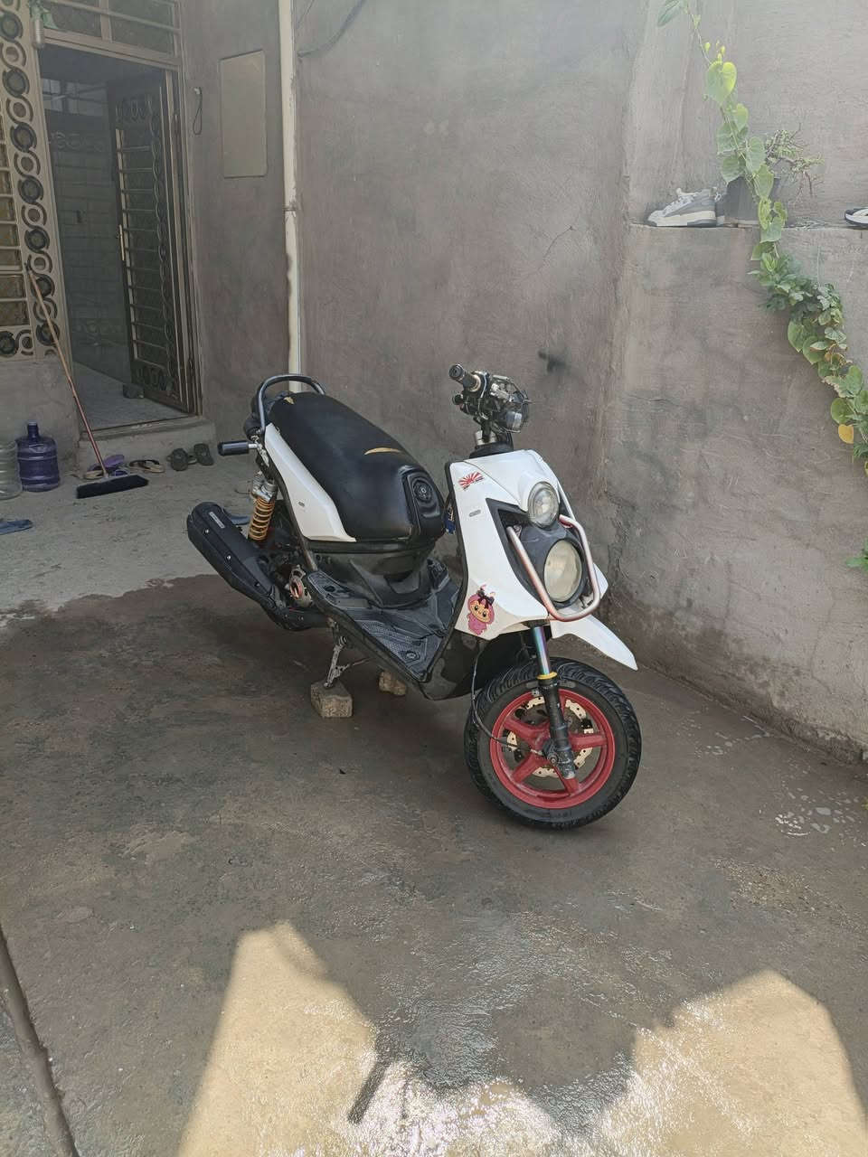 السلام عليكم
سكنس جبلي 
للبيع دراجة كله بلاديه بيه فقط جم قطع خارجية مزوده 
وبقيه دراجه كله بلاديه 
دراجة نكره سلف بكل وقت
ودراجه مامفتوح ابد ودراجه مال رمبه وصل معرض موجود 
مكان نجف كوفه 
رقم موبيل ***********

نص مكتوب في الصور:
- ٦٢ 4G+ ٢:٤٩