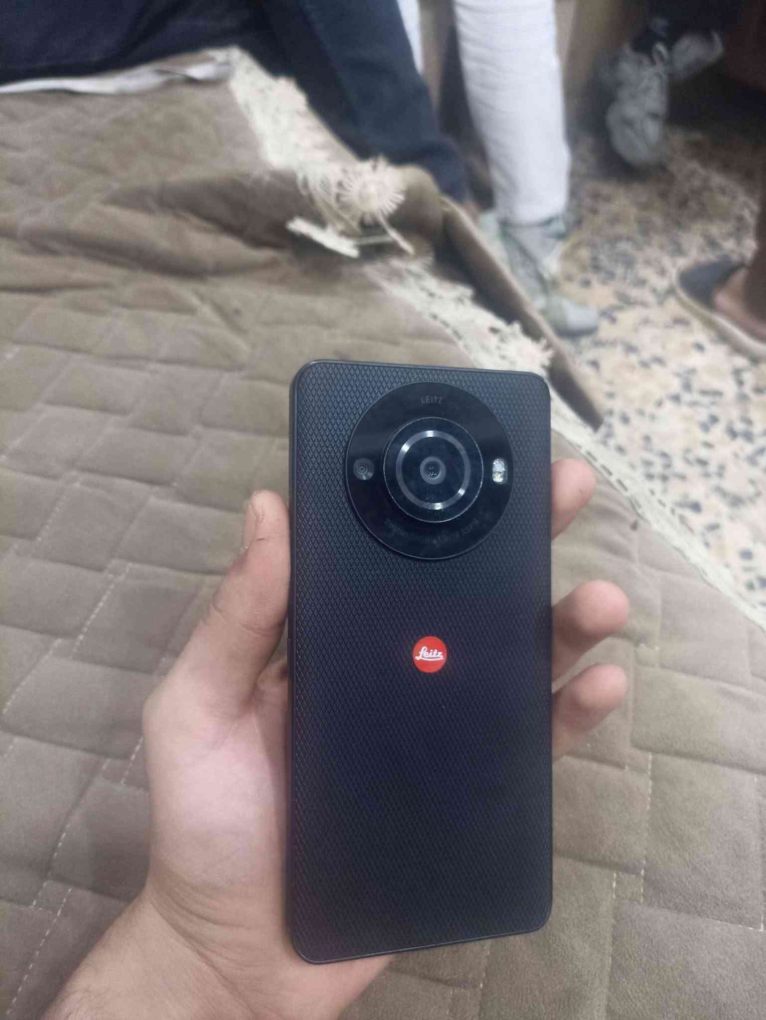 🔥 للبيع: الوحش الالماني 🇩🇪 LEITZ PHONE 3 من شركه Leica العالمية 🔥
إذا تدور عن قمة الفخامة والتصوير الاحترافي مع أداء ألعاب مرعب، هذا الجهاز إلك!
✨ المواصفات والمميزات:
 * كاميرا أسطورية: بمستشعر 1 إنش عملاق بتطوير شركة Leica الألمانية للصور والعدسات، ينطيك ألوان وتفاصيل خيالية.
 * أداء مرعب بالألعاب: يشغل لعبة Delta Force على 120 FPS (فريم) بكل سلاسة وبدون أي تقطيع!
 * الذاكرة: 512 جيجابايت (مساحة ضخمة لكل ملفاتك وألعابك).
 * النظافة: 95% أو أفضل (جهاز نظيف جداً وقريب للجديد).
💰 السعر: 400 ألف دينار.
📞 للتواصل والاستفسار:
***********
(التواجد والأسبقية للمشتري الجاد)
