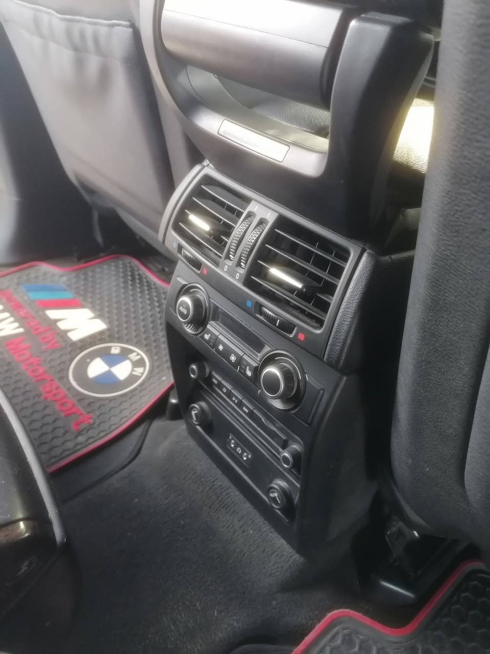 السلام عليكم
X6 v8 50i 2010 
محرك، كير مكفول جديد
نوزل #12
كلشي جديد طاحونه نوزل كويل، ويزكيت تيربو ،حساسات كلهن
راديترات صوندات، دينمو، واتربمات، فيول بم.. الخ
تدفئه تبريد ٤ قطع، راديتر تبريد فريز كمبريصر، صوندات
كله جديد
مساج كشن، بيبان + صندوك شفط...
تحكمات كشن كامل، كلشي شغال
***********
