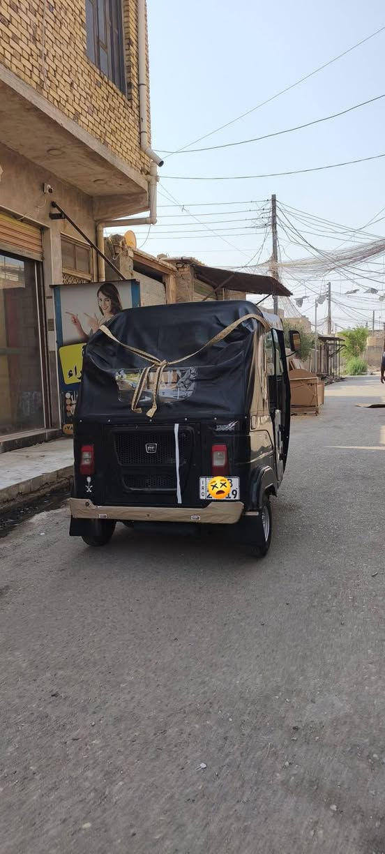 السلام عليكم تك تك للبيع موديل 22 رقم سنويه باسمي تحويل ثاني يوم مكينه كفاله ***********
