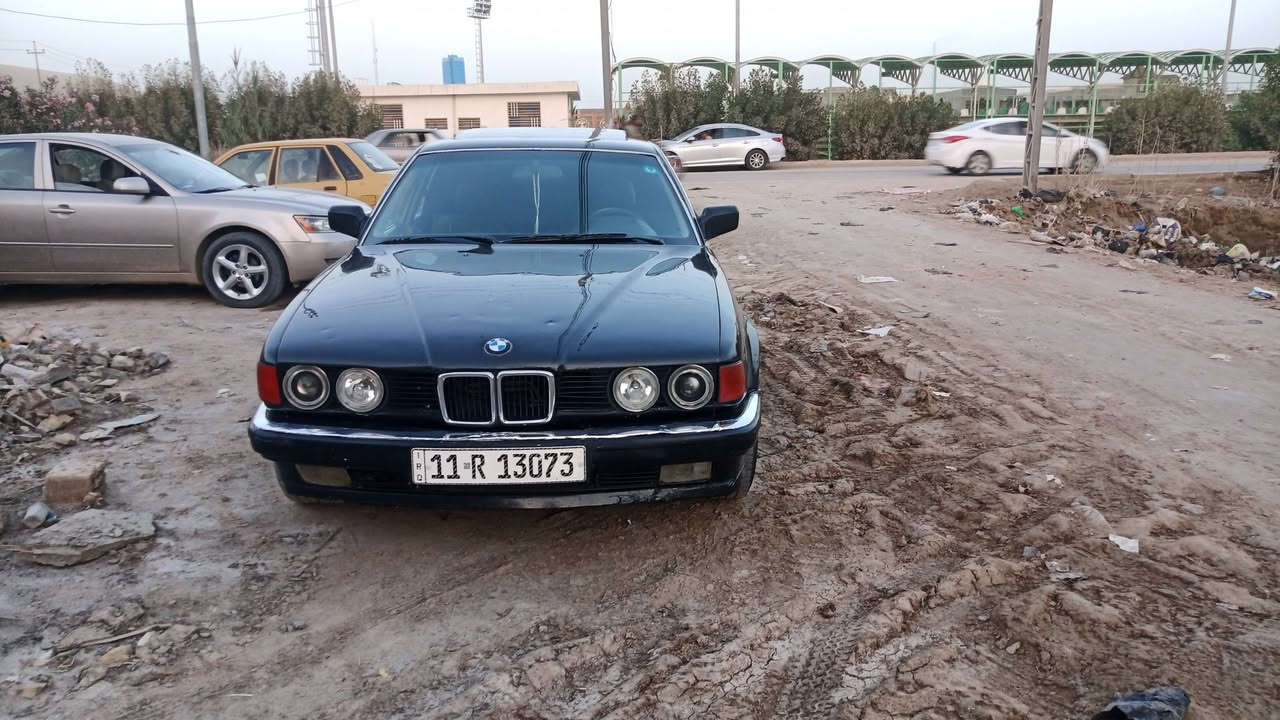 سلام عليكم بيئم حجم 735 موديل 1987 رقم بغداد انكليزي باسمي سنوية ل27
تبريد شغال 
فتحه شغاله 
سنتر لوك 
حداديه 80 بالمية 
تخم تاير 5ويل كب 
مصبوغه جمالية بدون معجون كفاله من اي ضربه 
مكينه بيها خيط بخار والاكسل بيه ونه 
السعر 35 وبيها مجال قليل 
مكان السياره محافضة الديوانية قضاء المهناويه للاستفسار *********** واتساب موجود
