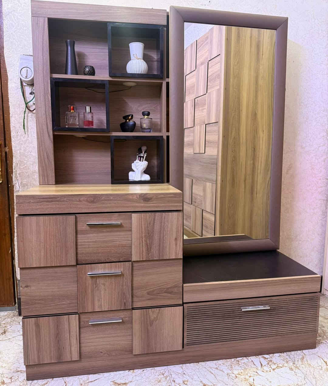 غرفه تركيه ماركه من شركه ايدول  سرير مخزن جك نظيفه مابيها اي ضرر مكان بغداد. اي استفسار خاص
