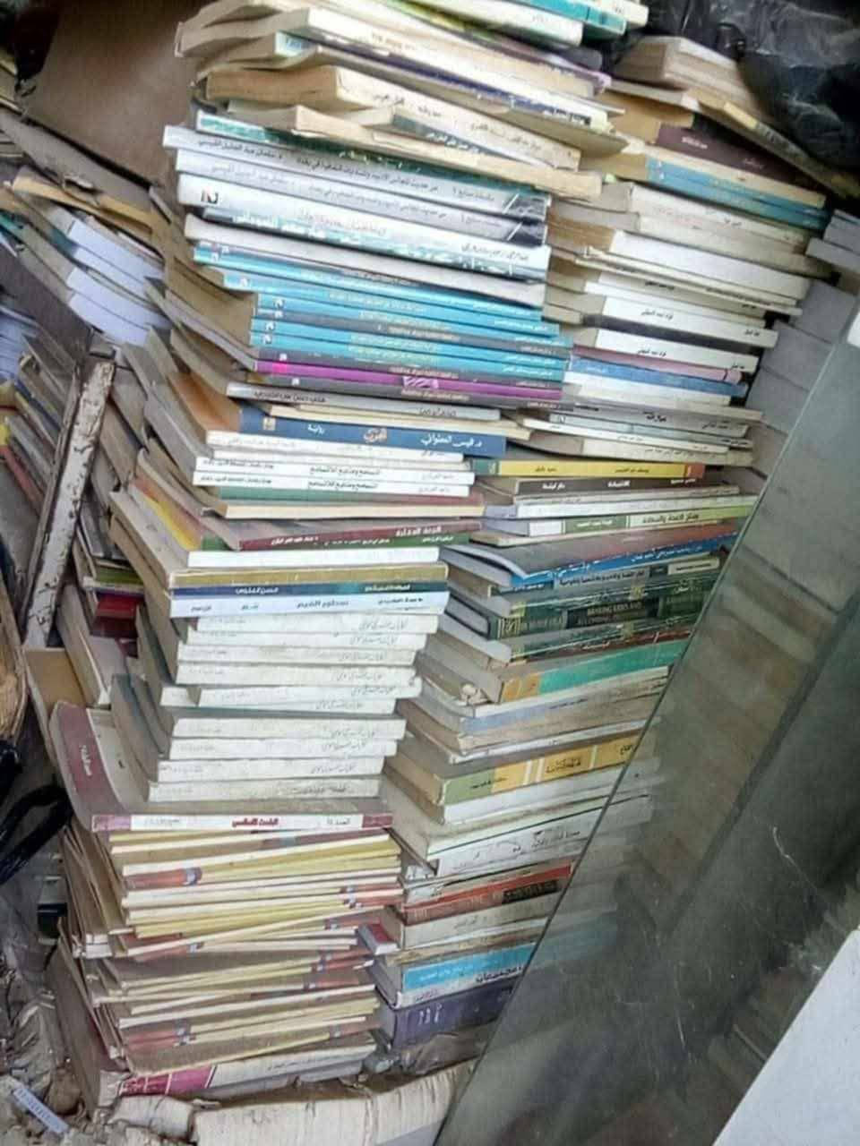 مكتبة • أثاث
