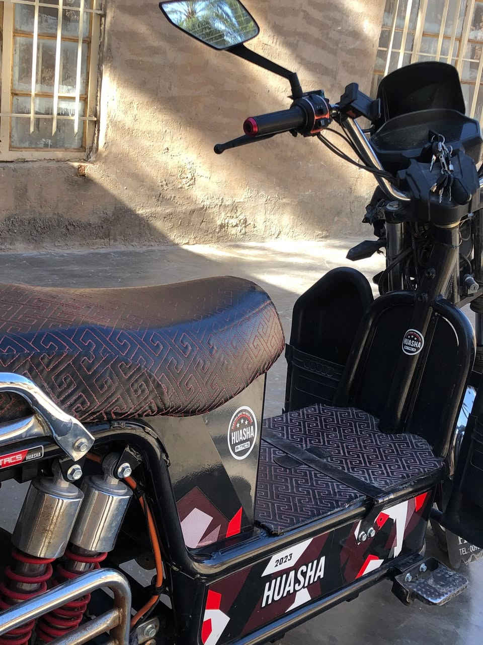 ماطور شحن هيوشه للبيع بطاريات على الفحص الكهربائيات كلها شغاله نظيف والسعر 500 وبي مجال والاستفسار على هذا الرقم ***********
