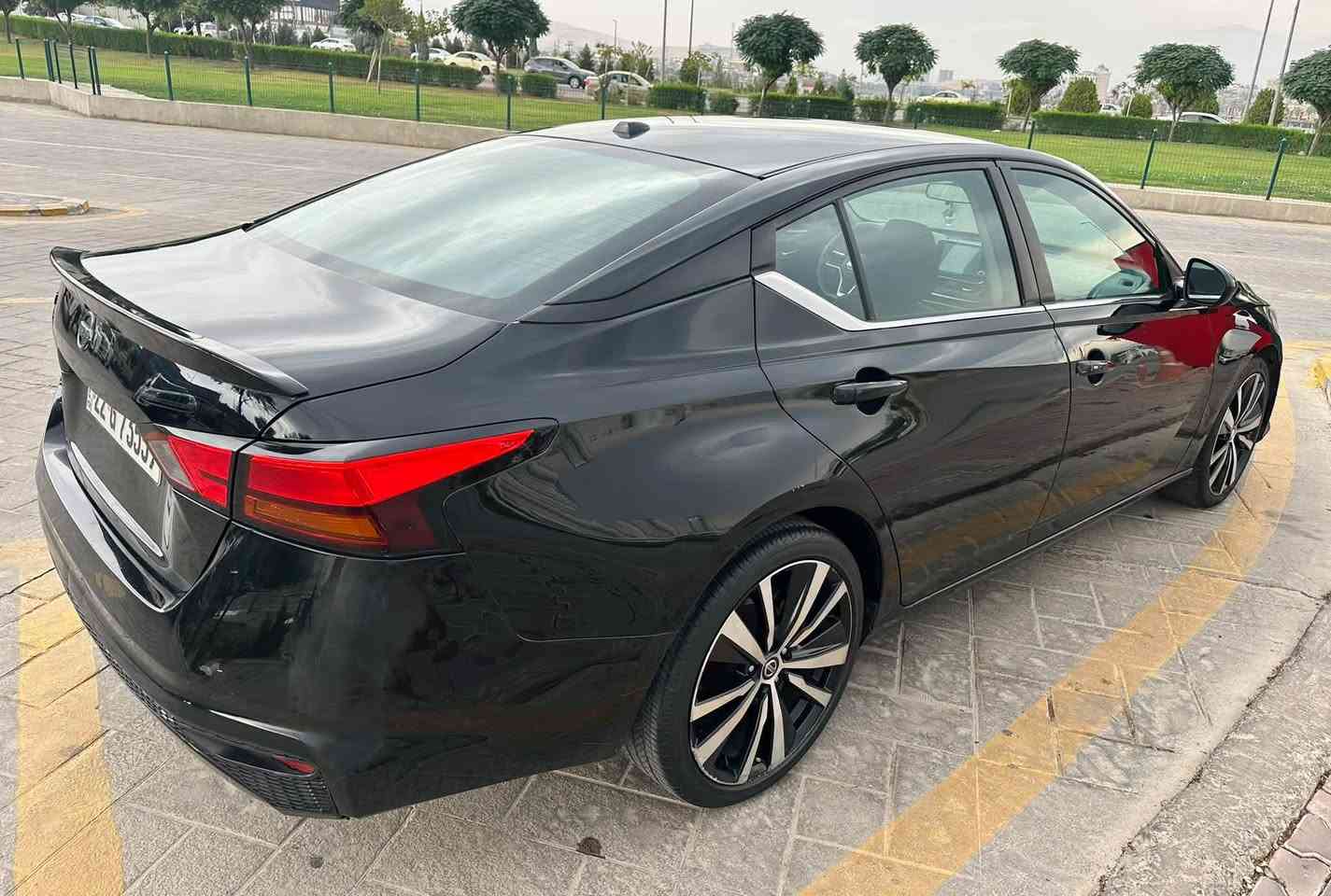 للبيع التيما اسود
السعر  109 وبي مجال
*********** 
موديل 2020 
موصفات S 
تحكم ستيرن 
تثبيت سرعه 
تبريد ثلج 
بصمة ابواب 
بصمة تشغيل 
صندوق بصمه 
تشغيل عن بعد 
حجر بلادي 
رادار بلادي 
ماشيه 100 ميل 
السياره بيهه خمس قطع ناشر السونر
بدون دواخل شرط 
رقم سنويه هزه براد جديد 2031
مكان السياره ديالى خانقين
