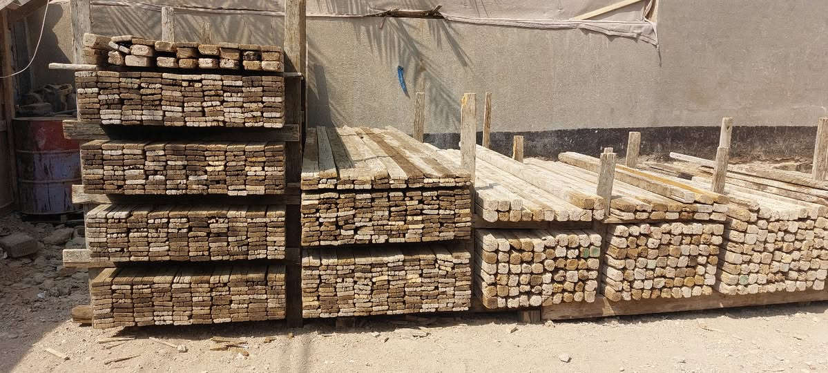 قالب خشب للبيع العدد 13 مكعب ونص يدك 250 متر
مكاني حله حي العسكري ***********
