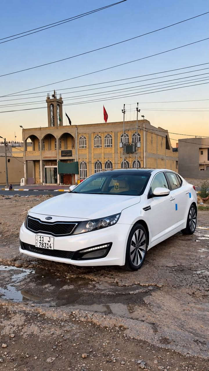 السلام عليكم
 عندي اوبتما 2013
 خليجية السيارة حلوة ما تنعاب
بسمي السيارة رقم بغداد تحويل مباشر 
السيارة محرك 2000 دوش ما مفتوح
كير السيارة مفتوح بس جديد 
الصبغ بيها تقريباً تلث قطع وسونار بل منشور موجود 
السيارة خير من الله نقصها فقط سايق 
مواصفاتها فول فول فول ما نقصها شي ابد 
السعر 115 عارضها واني رجال ابيع بس مو اليكسر بحلالي الي يدفع حق الله السيارة موجودة بل كوت الخاجية ونشالله خير 
السيارة بلكون الخاجية ***********

نص مكتوب في الصور:
- خليجي ❤️😉