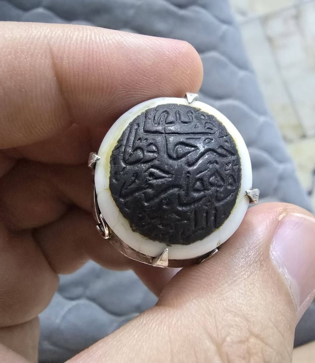 سلام عليكم 
للبيع بقري مخطوط صياغة يدوية تطعيم زفير قطعه خشنة مكاني بغداد البلديات توصيل ماعندي للتواصل خاص او واتساب ***********
