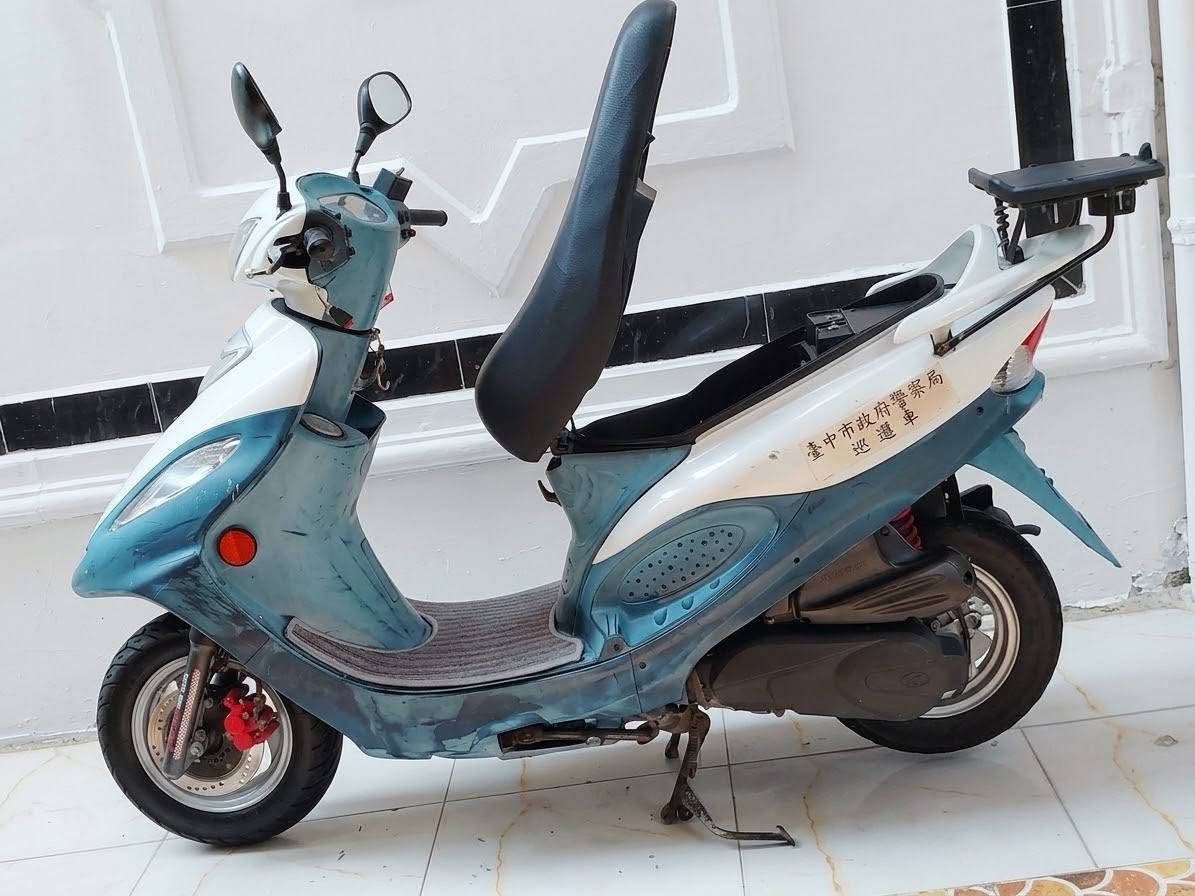 يتوفر دراجه مسجله سنويه
***********
دراجه شلعه ومعدل
محرك بلادي 
كلشي شغال بيها
الشراري يتواصل خاص
سعر مليون مجال بصيط 
مكاني  رمادي
