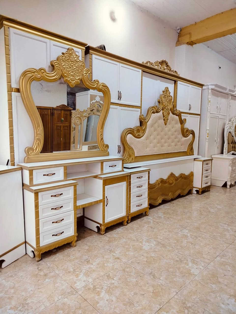 السلام عليكم غرفه نوم عنوان واسط العزيزيه شارع التربيه يوجد واتساب ***********
