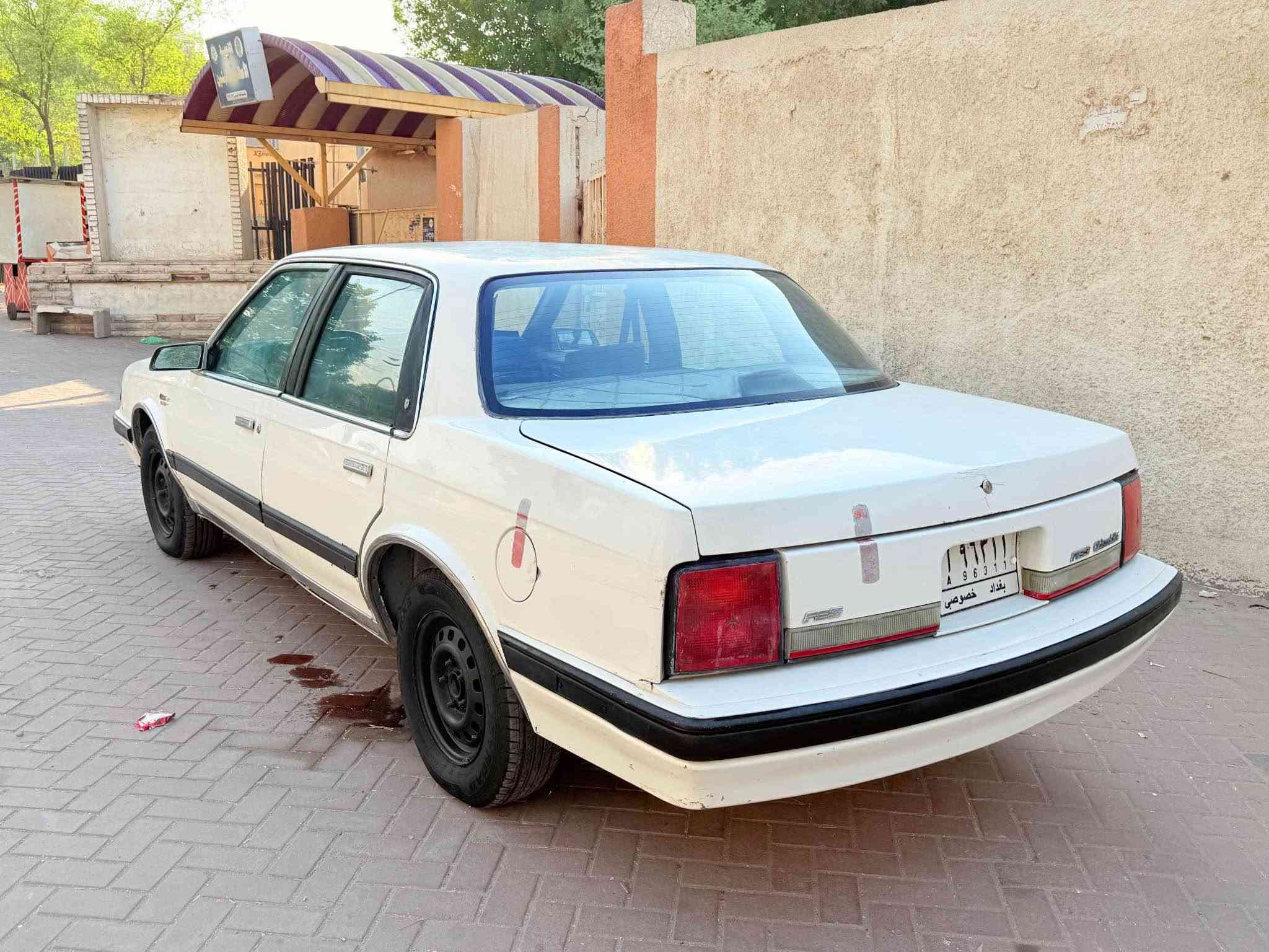 ياالله
السلام عليكم
اولدز موبيل 1990
رقم بغداد تحويل مباشر
منظومه تبريد كامله شديتلها التبريد مالتها ثلج 
حدادية كاملة 
نوزلات + بلكات جديده تايرات جديدة قبل شهرين شديتها 
كير ومحرك بلادي صاروخ 
بين قوسين السيارة جاهزه بدون اي نقص 
مكان السياره بغداد / اعضميه
الرقم / ***********
السعر 37 فقط بغداد, العراق
