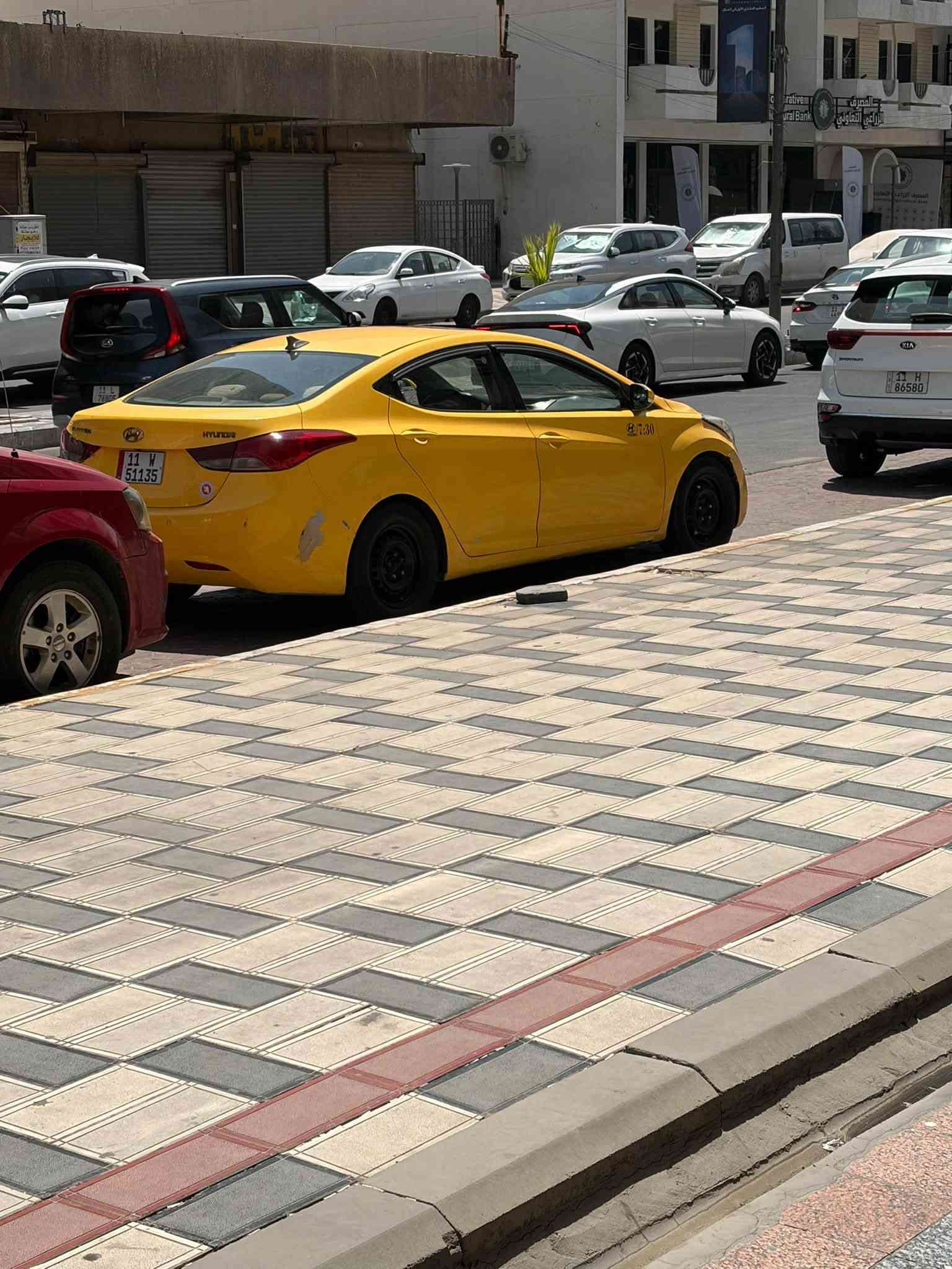 السلام عليكم
الانترا مديل ٢٠١٢ رقم بغداد باسمي 
السياره فول واحد على واحد 
السعر ٧٨ وبيها مجال 
العنوان بغداد 
رقم التلفون ***********
