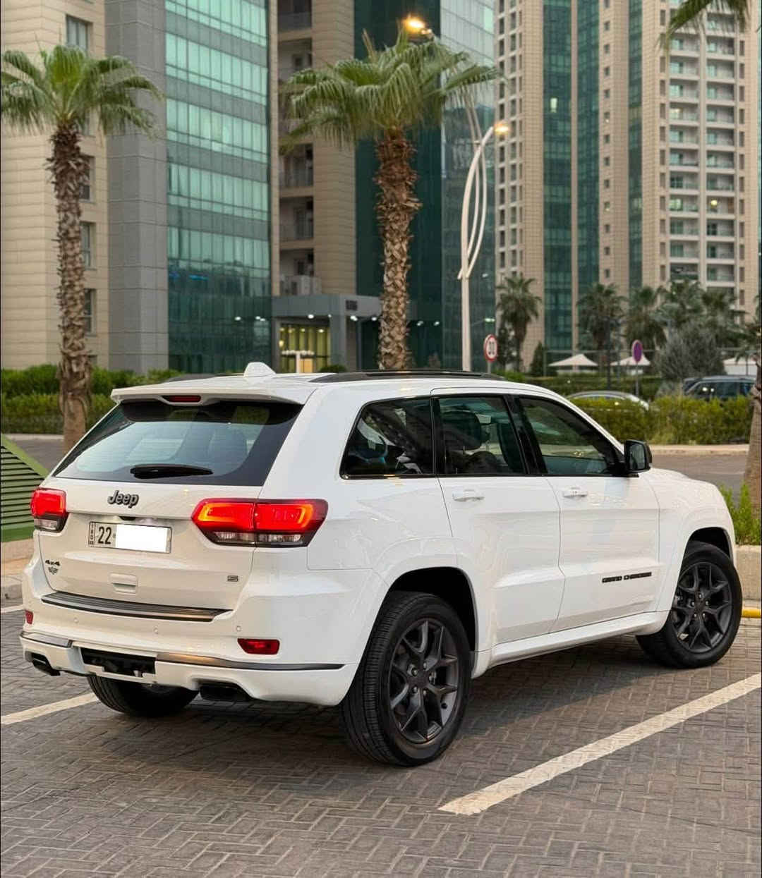 بيع او مراوس جيب S كراند شيروكي خليجي وكالة هارلم 2020 فول مواصفات S داخل احمر 4X4
سقف بنوراما بالكامل 
بصمة ابواب وتشغيل 
كراسي جلد وخزن 
شفاتات كير بالاستيرن
استيرن كهرباء
جنطة كهرباء شفط
تبريد مركزي قطعتين
رادار نقط عمياء
شاشة كبيرة 
ماوس تحكمات
كامرة دوارة
مقاعد كهرباء 3 دكم
كيج الإلكتروني دجتل 
تشغيل عن بعد
حساسات امامي وخلفي 
دبل اكسل 4x4
بخاخ تنضيف لايت
مري كهرباء شفط
لايتات وكشاف زنون
لددات امامي وخلفي 
تدفئة كشنات وستيرن
6 سلندر 3.6 محرك المرغوب
اشاير بالمري 
تحديد مسار
15 سماعة مع دمامات خلفية 
تحكمات سترين بالكامل 
وضعيات قيادة متعددة 
اوتو ستوب 
رؤية ليلي ناظور
انظمة منحدرات وتحكمات
باقي مواصفات ال s معروفة فول متنعد 
السيارة مكفول كفالة عامة الكير والمحرك ايضاً كلها بالشرط
ماشية 70 الف 
رقم اربيل الجديد هزة وفحص وسنوية كلها جديد الى 2031 
السعر 318$ وماكو هيج سعر بكل السوك بهيج نظافة
*********** اربيل
