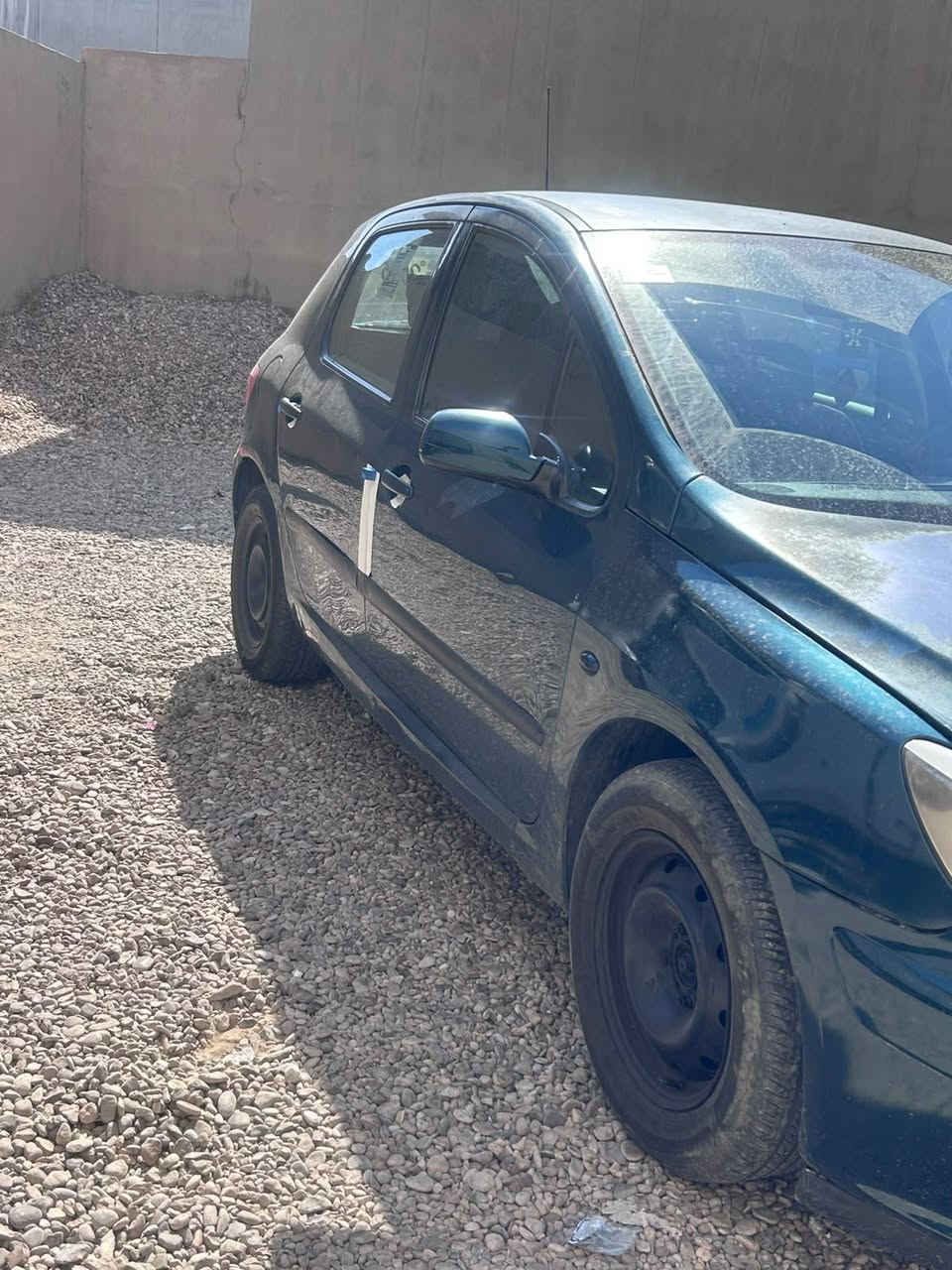 سلام عليكم 
بيجو ٣٠٧ /٢٠٠٥/
زيتوني
جاملغ سكن ودعاميه مبدل سبب تكسر القطع
تبريد شغال
كهربائيات شغاله 
مابيه نقص 
صدر جديد
سقف حالوب 

سعر ٥٠ وبيه مجال بسيط
*********** كركوك, العراق
