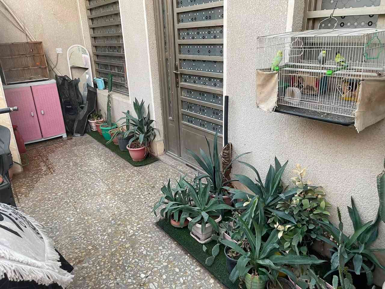 بيت لبيع طابقين شارع الزوراء قرب اسواق المصطفى مساحه130متر***********
