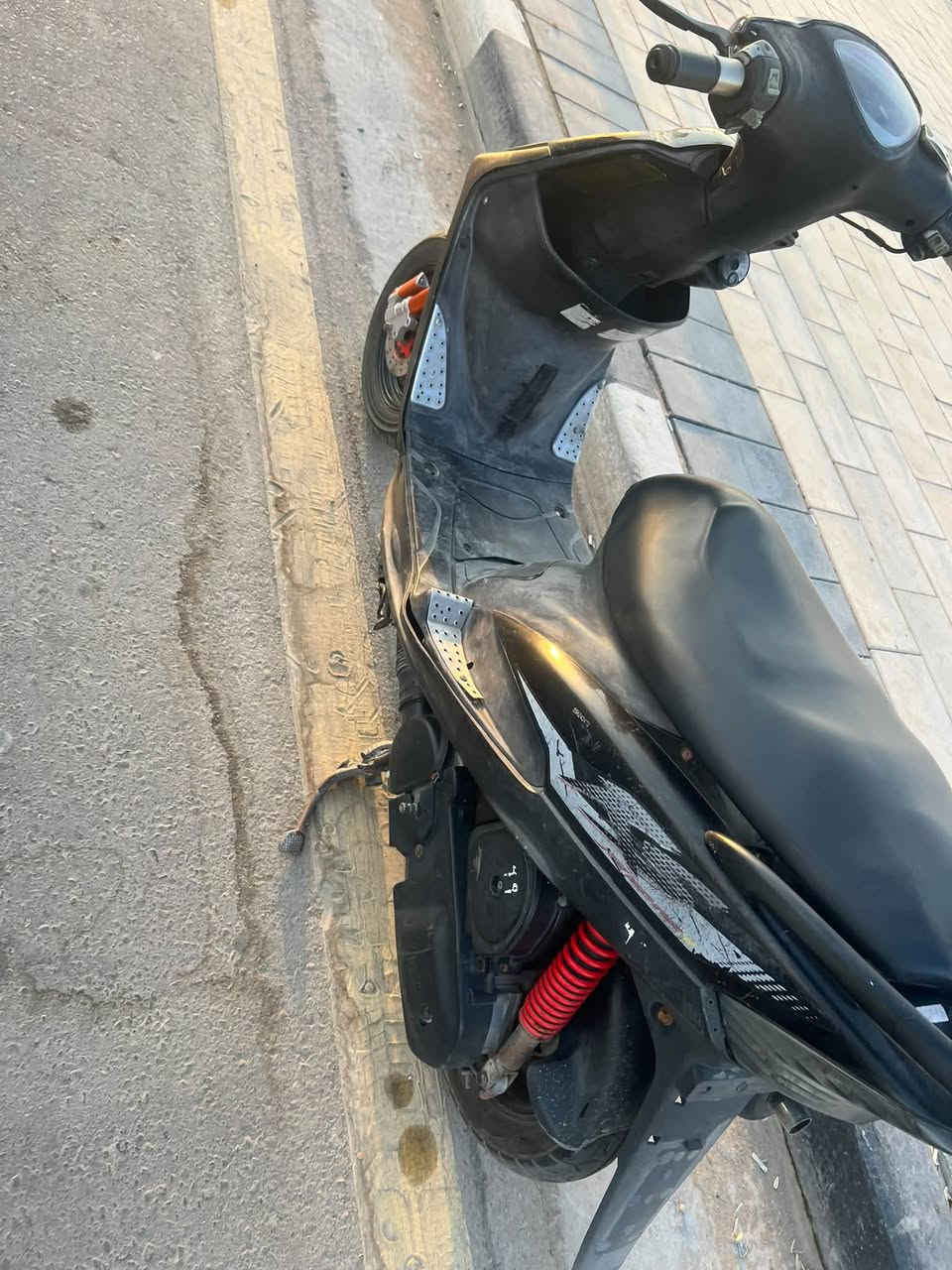 ماكس للبيع مفتوحه 49سعر 600دراجه كامله من كلشي مكان البصراة قضاء المدينه مو شراي لا يراسل
