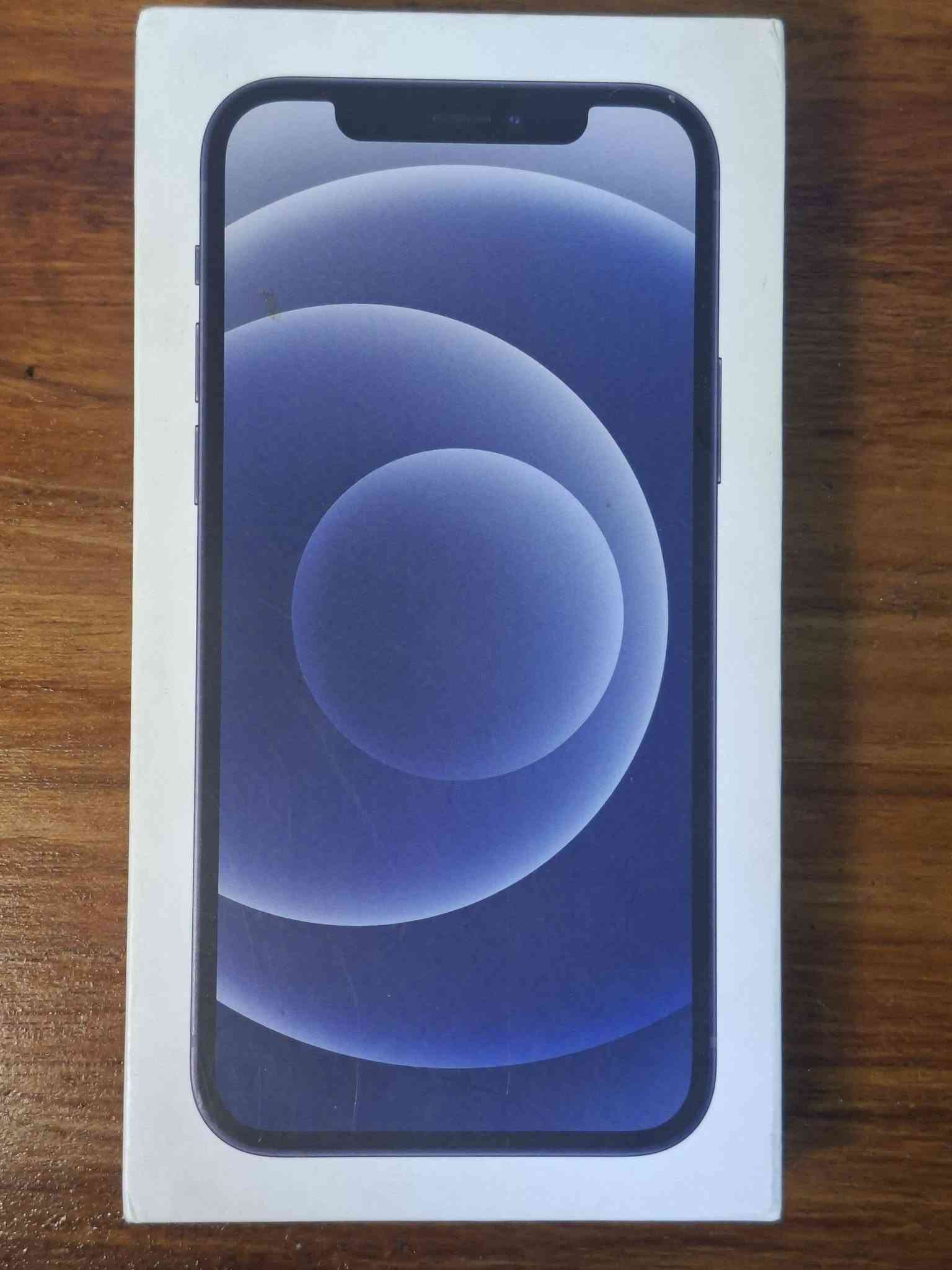 آيفون 12 – 128GB | أسود | وكالة أمريكية
📋 المواصفات

▪️ الموديل: iPhone 12 (الحجم العادي)

▪️ السعة: 128GB

▪️ اللون: أسود

▪️ النسخة: أمريكية LL/A، تدعم 5G

▪️ النظام: iOS 17.5.1

🔋 الحالة

▪️ الجهاز سليم وشغال بالكامل

▪️ البطارية أصلية 75%، ما انفتحت ولا تبدلت

▪️ غير مصلح

▪️ ⚠️ شرخ بسيط بأعلى الشاشة (واضح بالصور) ، ما يؤثر على العمل طبعا مجرد لزكه تكدر تبدله

📦 المرفقات

▪️ العلبة الأصلية فقط (بدون كيبل أو شاحن)

🔍 الفحص

▪️ الرقم التسلسلي يُعرض عند المعاينة ويُطابق مع العلبة

━━━━━━━━━━━━━━

💰 السعر: 350,000 دينار (قابل للتفاوض البسيط)

📍 الموقع: البصرة، المعاينة والتجربة قبل الشراء

🚚 التوصيل: متوفر داخل البصره

📩 للتواصل: واتساب / رسائل خاصة

***********

نص مكتوب في الصور:
- ٣:١٢
- حالة البطارية والشحن
- رسالة مهمة حول البطارية
- حالة بطاريتك متدنية جدًا. يمكن أن يبدل أحد مزودي خدمة Apple المعتمَدين البطارية لاستعادة الأداء والطاقة القصويين.
- العثور على خيارات الخدمة...
- الحد الأقصى للقدرة
- ٧٥٪
- هذا قياس لقدرة البطارية مقارنة بقدرتها عندما كانت جديدة. قد تتسبب القدرة المنخفضة بتقليل ساعات الاستخدام بين عملية الشحن والأخرى.
- أقصى قدرة للأداء
- ستساعد الأنظمة المضمنة في النظام والمكونات في تخفيف آثار الأداء التي قد تلاحظها أثناء التقدم الكيميائي في عمر بطارية iPhone.
- شحن البطارية المحسن
- للحد من استنزاف عمر البطارية، يتعلم الـ iPhone من عادات الشحن اليومية، بحيث ينتظر ولا يتجاوز ٨٠٪ حتى يحين موعد حاجتك إلى استخدامه.
- 2:59 M 15