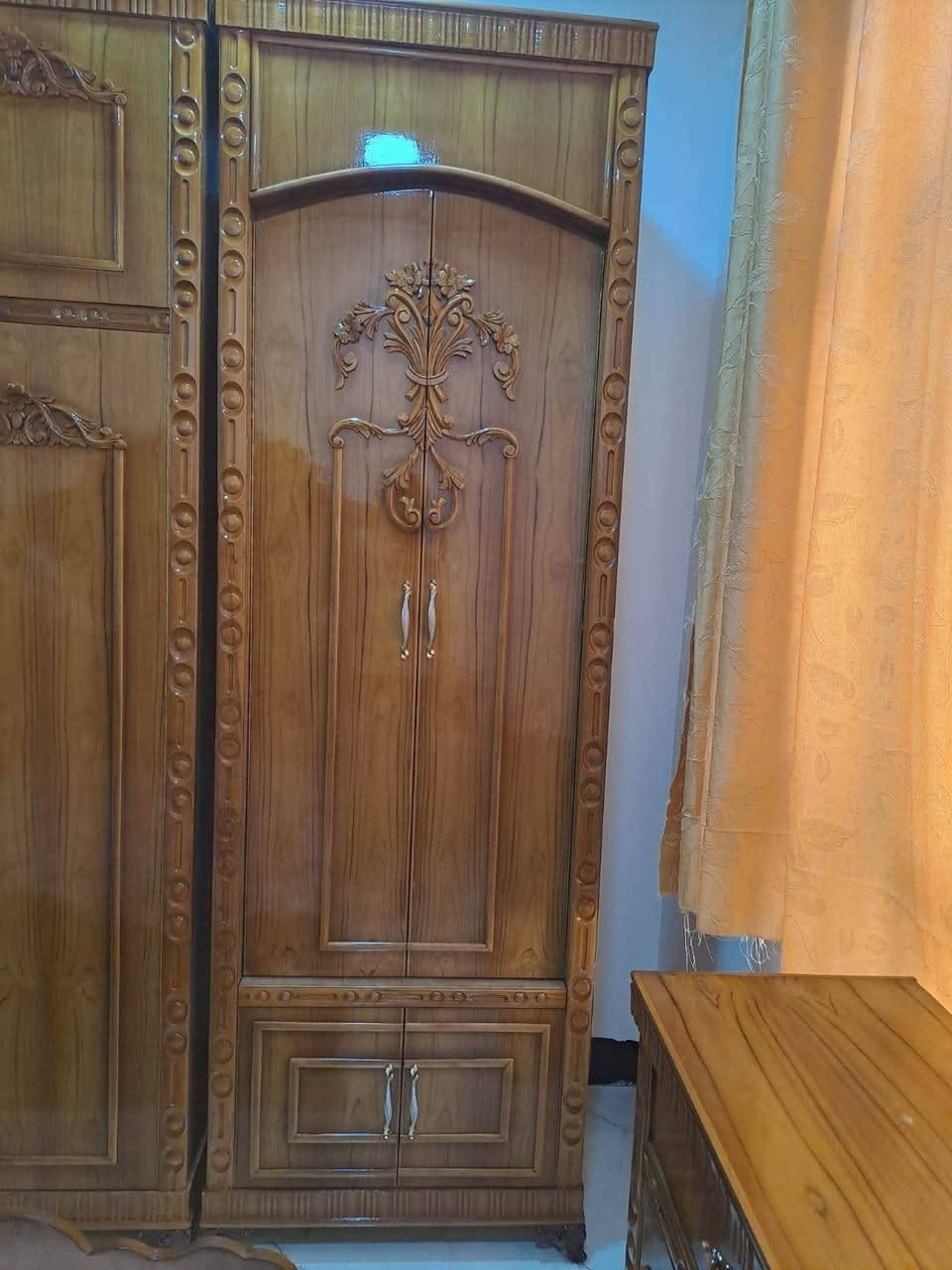 للبيع غرفة اخشاب صاج فول نظافة 7 قطع 6 ابواب ملحق غرفة جاهزة ماتحتاج اي شي وبدون عيب *********** واتساب
