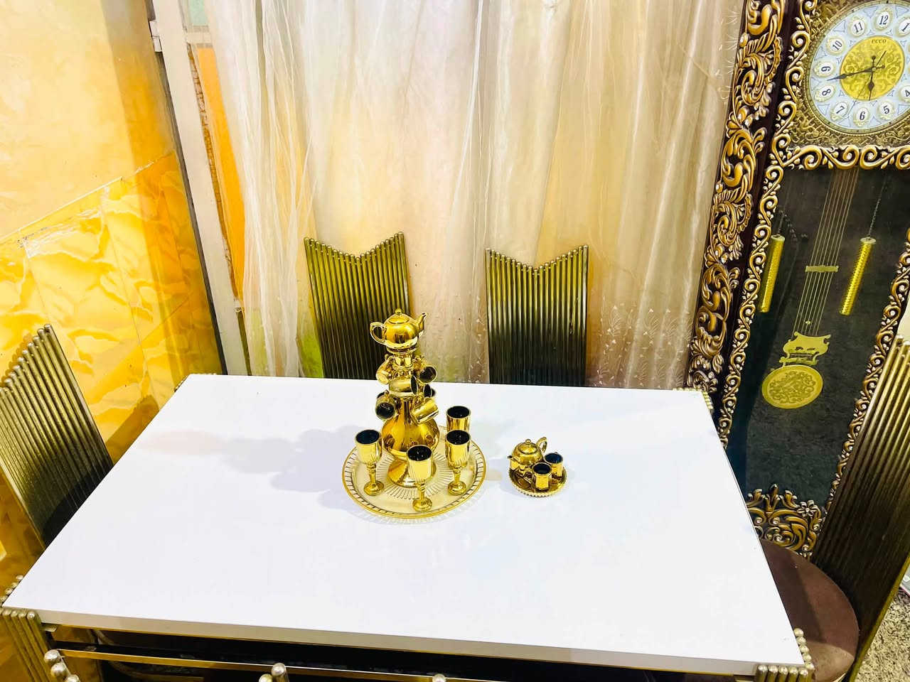 مائدة طعام • جديدة • بيع مستعجل