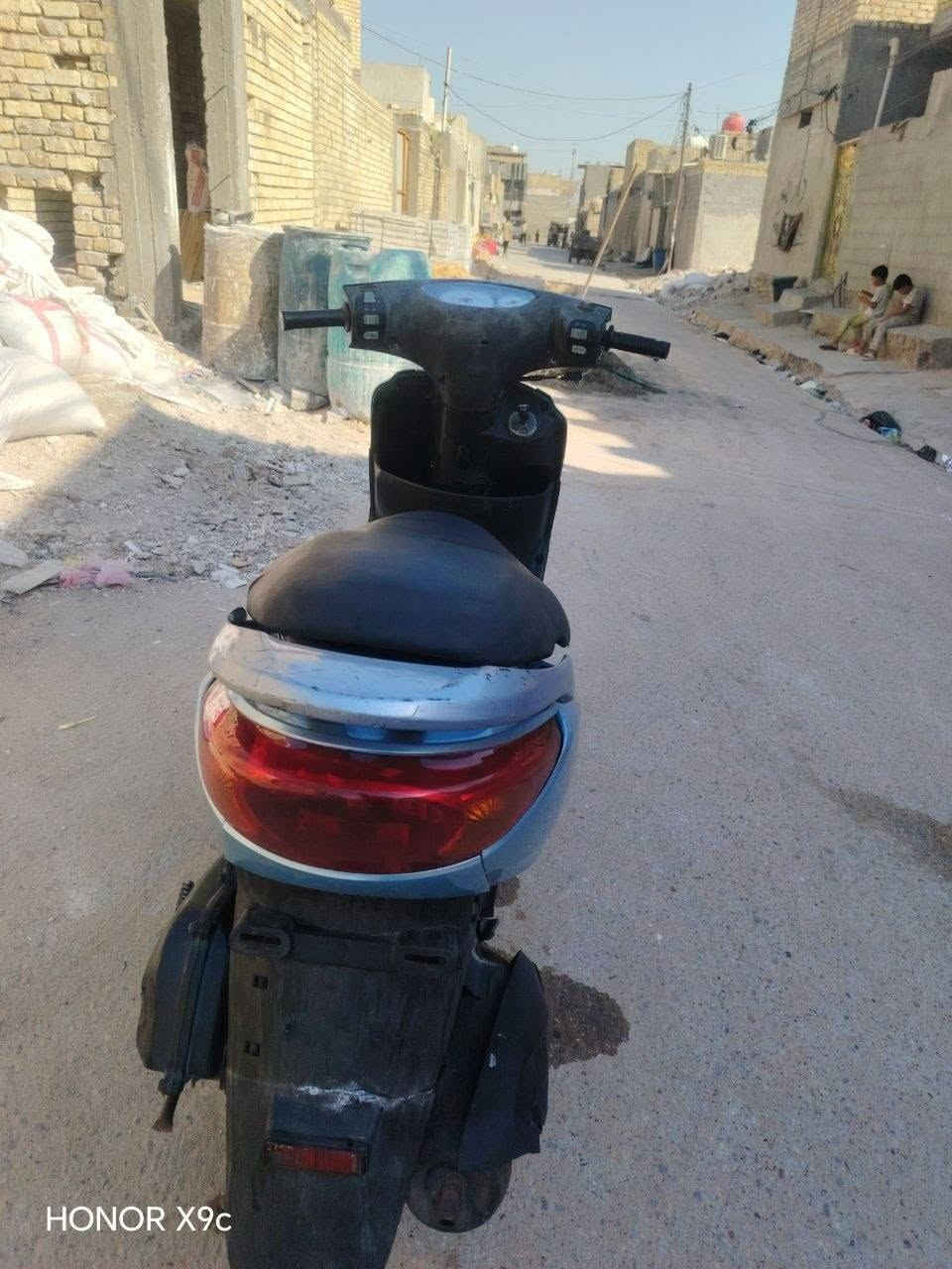 السلام عليكم درجه بريز   بلاديه    جديدة 
 درجه كله بلاديه  خير من الله   شلعه ومعدال شغاله سلف وهندر مكينه خرسه ناعمه  كهربائيات كله شغال شاير يمنه يسره عداد كليو متر شغال الايت عالي ناصي كله شغال بريك مامي خلفي   مكفوله كفاله عامه 
وراق كامله    دراجه اكفله الك سرقه جيب فيتر وتعال 
مكاني بغداد  مدينه الصدر اورفلي 
السعر 650 
***********
