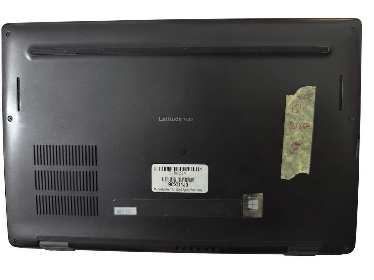 للبيع: لابتوب  Dell Latitude 7420 💻
‎الجهاز نظيف جداً وخالٍ تماماً من أي خدش (كالجديد تماماً)، 
‎📌 أبرز المواصفات:
* الشاشة: بحجم 14 بوصة 
* المعالج: انتل كور i5  الجيل 11
* الذاكرة العشوائية (RAM): 16 GB
* التخزين: 256 GB
* كرت الشاشة: Intel Iris Xe Graphics المدمج.
* النظام والبرامج: Windows 11 Pro أصلي ومفعل، مع حزمة برامج Microsoft Office كاملة ومفعلة وجاهزة للاستخدام.

* مميزات إضافية: إضاءة لوحة المفاتيح،
المنافذ المتاحة (موضحة بالصور)

* 💰 السعر: 350 ألف (قابل للتفاوض بشيء بسيط للجاد)
* 📍 المكان: بغداد - الطالبية
* 📞 رقم الهاتف: *********** (متوفر واتساب وماسنجر فقط)
* 🚚 خدمة التوصيل: متوفر توصيل 📦 داخل بغداد والمحافظات
