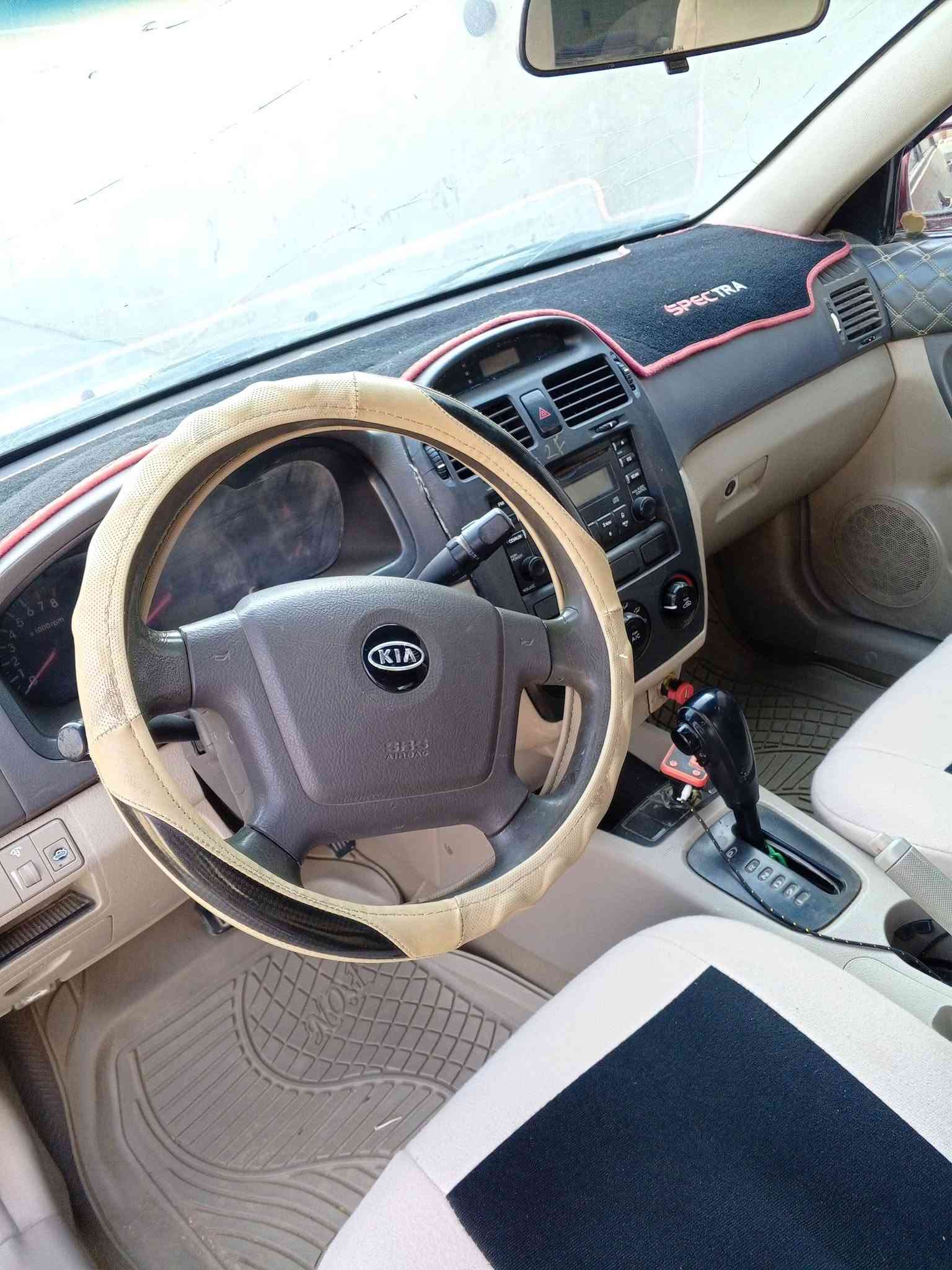 السلام عليكم كيا سيراتو موديل 2006 رقم بغداد مشروع وطني بأسمي مصبوغة عام جماليه تبريد تدفئة كهربائيات دوشمة كاملة باتري جديد تخم تاير كير محرك بيه خيط بخار بسيط سعر65 وبيه مجال للاستفسار الاتصال على الرقم ***********

