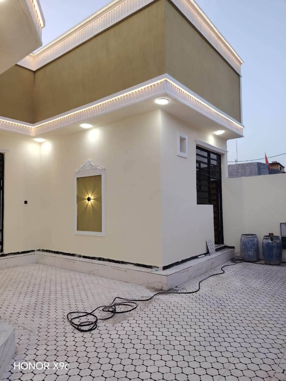 دار للبيع المساحه 200متر🏠
في البصره_شط_العرب_الجزيره 
اليوبه قرب م̷ـــِْن المدارس
يحتوى هاذي الدار علـّۓ 
3غرف منام، أسقبال مطبخ،صاله،
صحيات داخليه خارجيه مناور مع كراج 
جاهز للسكن تسليم مفتاح🔑
الخدمات كامله
نوع طابو صرف زراعي مالك عراقي بيع مباشر
السعر بس ب85وبي مجال😍
للأسفسار 📞
***********📞
