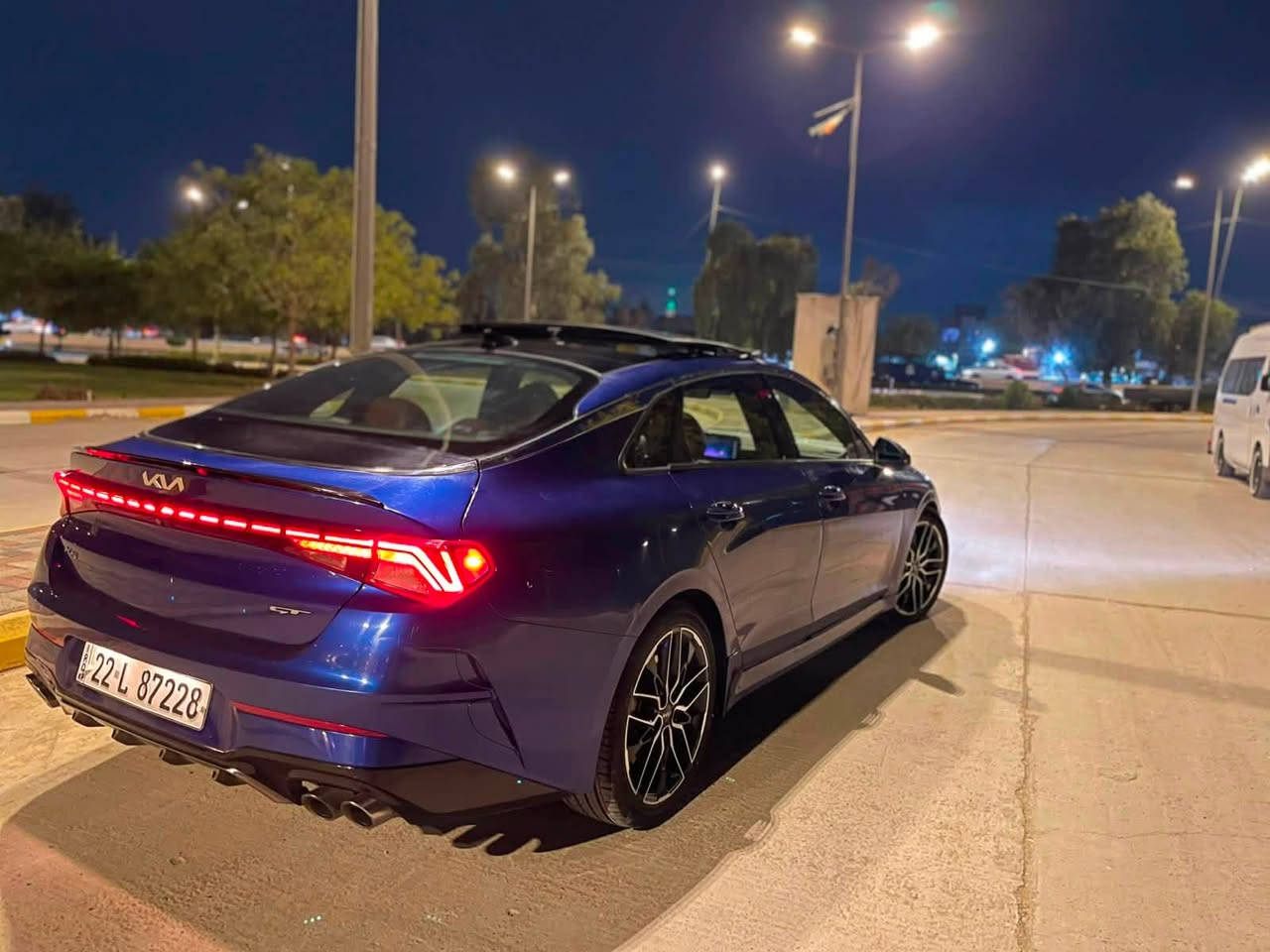 السلام عليكم
K5 موديل 2022 GT 
فول مواصفات 
كشنات مختمه جيتي 
داخل لون جوزي 
ماشيه ٧١ 
بانوراما 
بصمه تشغيل عن بعد 
فول لدات منضومه زنون 
مري شفط
تحكم ستيرن جهتين شفتات جهتين 
رادرات امامي وجانبيات 
حساسات كامره شاشه متصله 
فجوج مختمه GT  
السياره مكينه كير تبريد صدر كهربائيات كفاله 
السياره مصبوغه حزام بدون دواخل بدون شاصي بدون لغد كله كفاله

السعر ١٢٠ بيه مجال
مكاني بغداد الدوره 
رقم الهاتف ***********
