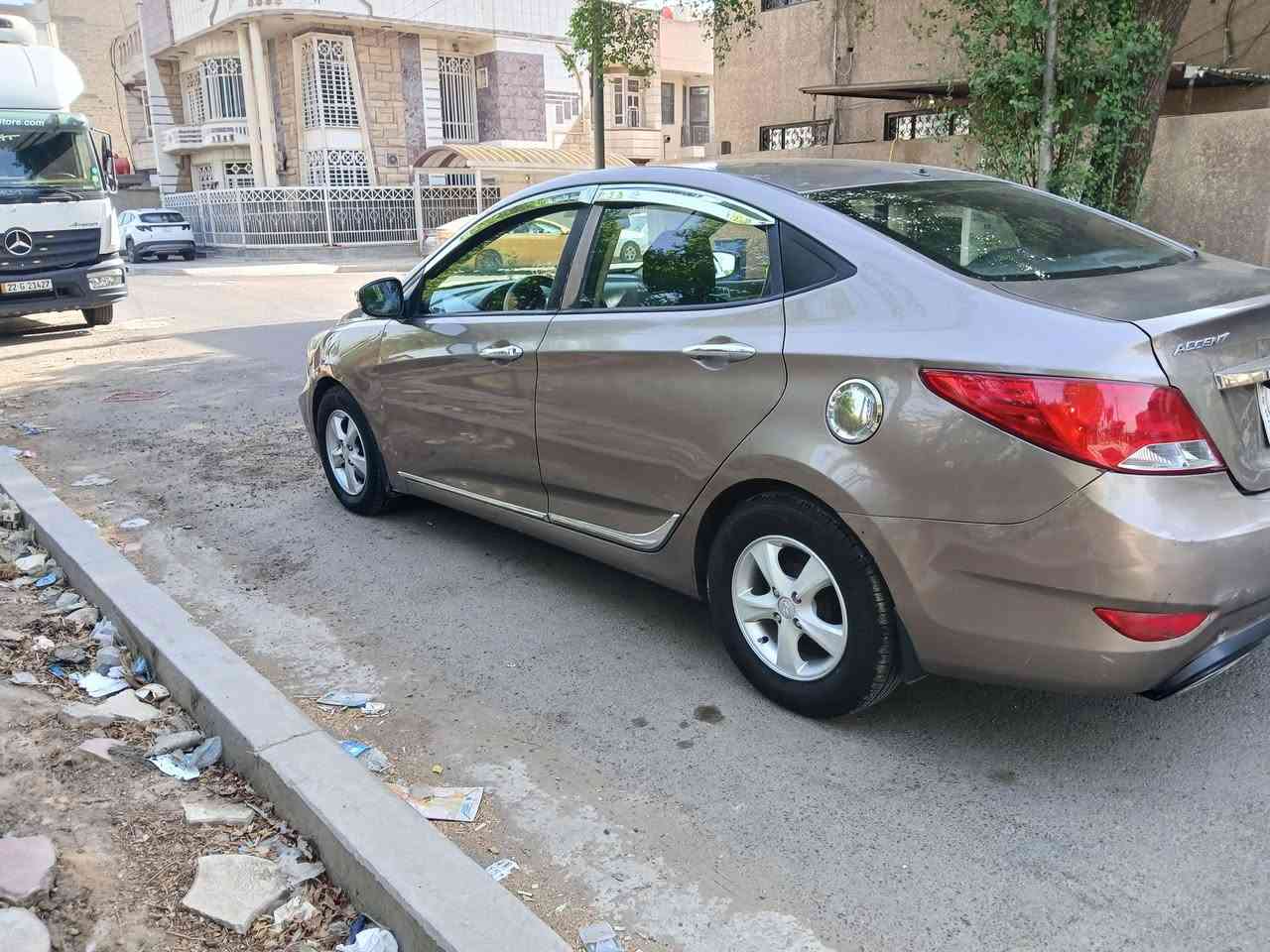 السلام عليكم
هونداي اكسنت خليجي  موديل 2015 كير اوتوماتيك محرك 1400 الجبير بدون دوانز اترايها مال زيرو ماشيه 150 الف بيها بنيد صبغ ودعاميه خلفيه سيارة جاهزه بدون نقص سنويه مشروع وطني ل سعرها  ب 68 ورقه ومكانها بغداد شارع فلسطين للاتصال ***********
