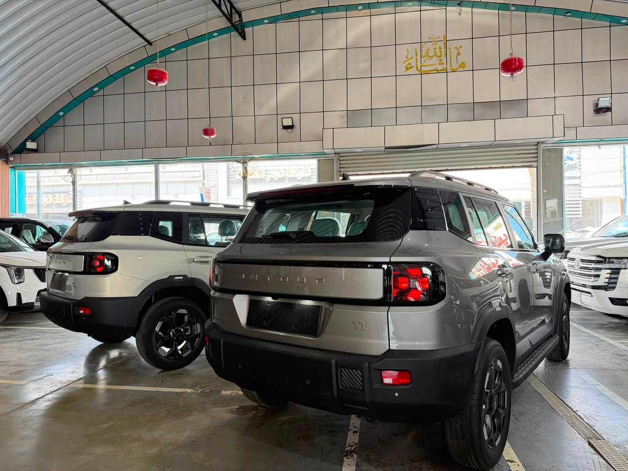 T1 2.0L Comfort

الموديل: 2026 (خليجي)
العداد: صفر كيلو متر

المحرك: 4 سلندر 2.0 لتر تيربو حقن مباشر
القوة الحصانية: 254
عزم الدوران (نيوتن.م): 390
ناقل الحركة: أوتوماتيكي 8 سرعات
نظام الدفع: دفع أمامي
استهلاك الوقود: 8.83 لتر لكل 100 كم

الضمان الأساسي: 6 سنين وعدّاد مفتوح
ضمان المحرك: 10 سنين أو 1,000,000 كم (أيهما أولاً / للمالك الأول)

المواصفات
*إطارات قياس 19 إنج
*الصندوق كهربائي
*كاميرات محيطية 360 درجة
*حساسات خلفية
*مراقبة النقطة العمياء
*نظام الكبح التلقائي بحالات الطوارئ
*مثبت سرعة
*شاشة التحكم 12.8 إنج
*شاشة العدادات 10.25 إنج
*نظام صوتي متطور 8 سماعات
*نظام أبل كاربلاي وأندرويد أوتو لاسلكي
*نظام أوامر وتحكم صوتي
*مقصورة داخلية من الجلد الفاخر
*كرسي السائق والراكب كهربائي
*كرسي السائق والراكب مبرد
*إنارة ترحيبية مع إنارة محيطية
*مصابيح أمامية وخلفية أوتوماتيكية LED مع مصابيح نهارية
*تكييف أوتوماتيكي مع الإضاءة القريبة والبعيدة
*نظام تقليل الضوضاء النشط مع زجاج مزدوج
*المرايا الجانبية كهربائية ومدفأة
*دخول ذكي (بصمة) وتشغيل عن بُعد
*غلق الشبابيك عن بُعد
*شاحن هاتف لاسلكي سريع
*فلتر تنقية هواء (N95)
*مسند وسطي مع ثلاجة
*وضعيات قيادة متعددة للطرق الوعرة
*وسائد هوائية أمامية وجانبية
*ماسحات مع حساس للمطر
*دواسات جانبية
*نظام الفرامل الأوتوماتيكي Autohold
*نظام المساعدة بنزول المنحدرات
*نظام المساعدة بصعود المرتفعات
*نظام ABS للمكابح المانعة للانغلاق
*نظام ESC للتحكم بالثبات
للاستفسار 
***********
***********
