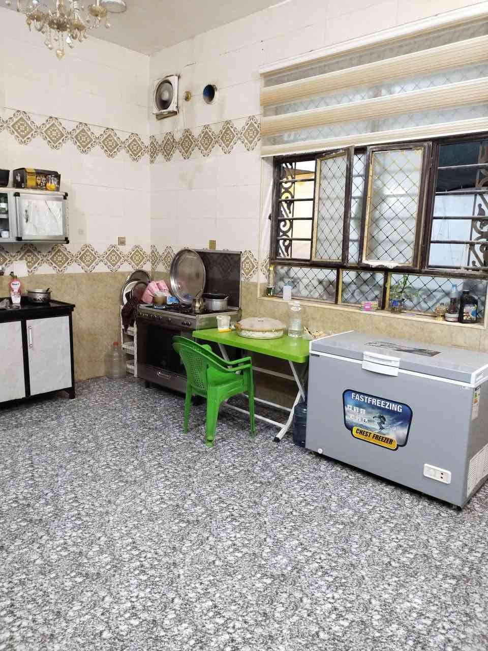 الدارللبيع حديث البناء المعاره قرب البزل شارع ابو عقيل المختار يبعد عن الشارع 80متر زراعي 25يحتوي على غرفتين نوم وصاله وستقبال ومطبخ المساحه 190م البيت جاهز السعر 60بي مجال الاستفسار ***********
