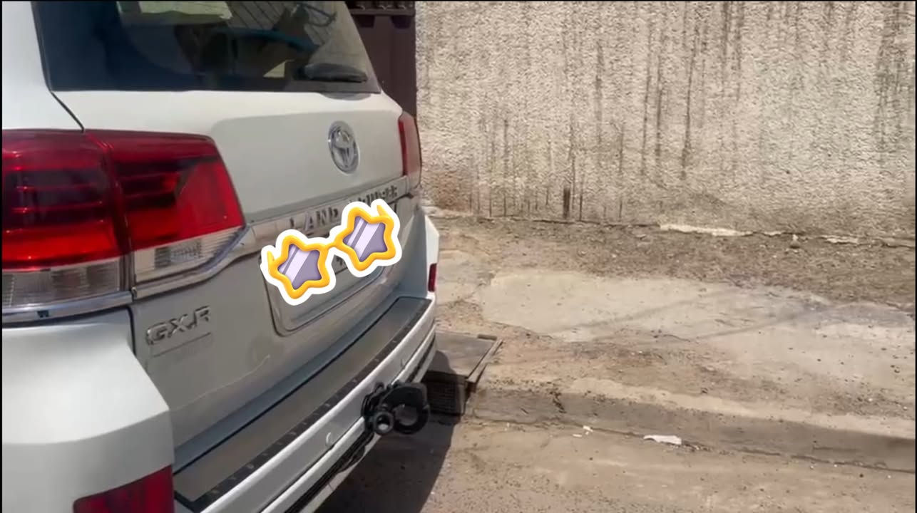 السلام عليكم لاند كروزر موديل 17 محدثه 21 
 سياره جاهزه من كول النواحي مصبوغه احزام 
رقم اربيل موصفات كامله السياره خير من الله جاهزه 
السعر 30 او قابل للتفاوض 
مكانه بغداد الرصافه // ***********
