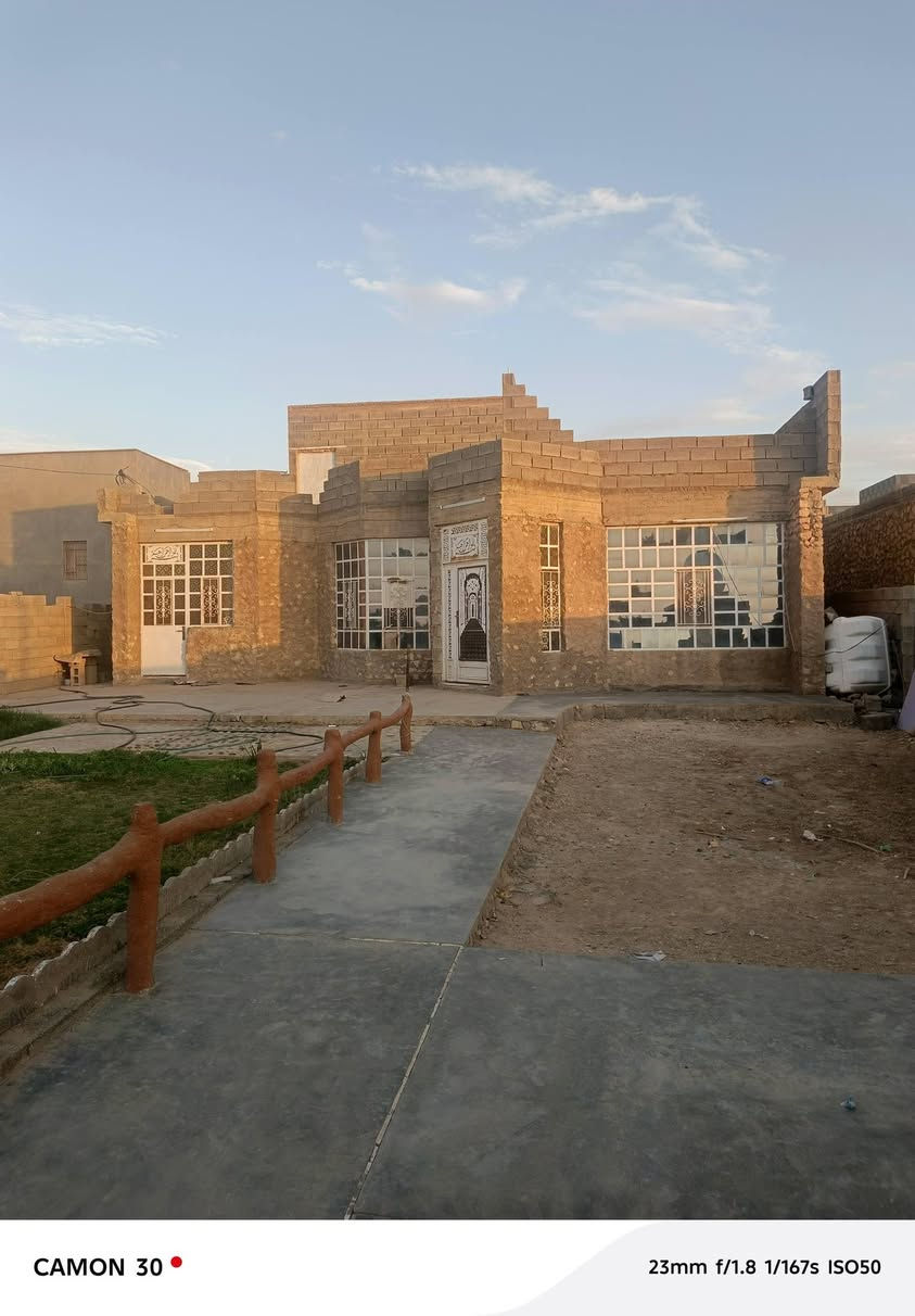 بيت للبيع بروانة حي الشرطة بداية طريق المقبرة.. السعر 65مليون
الاتصال الرقم ***********

نص مكتوب في الصور:
- CAMON 30 • 23mm f/1.8 1/138s ISO50
- CAMON 30
- 23mm f/1.8 1/167s ISO50