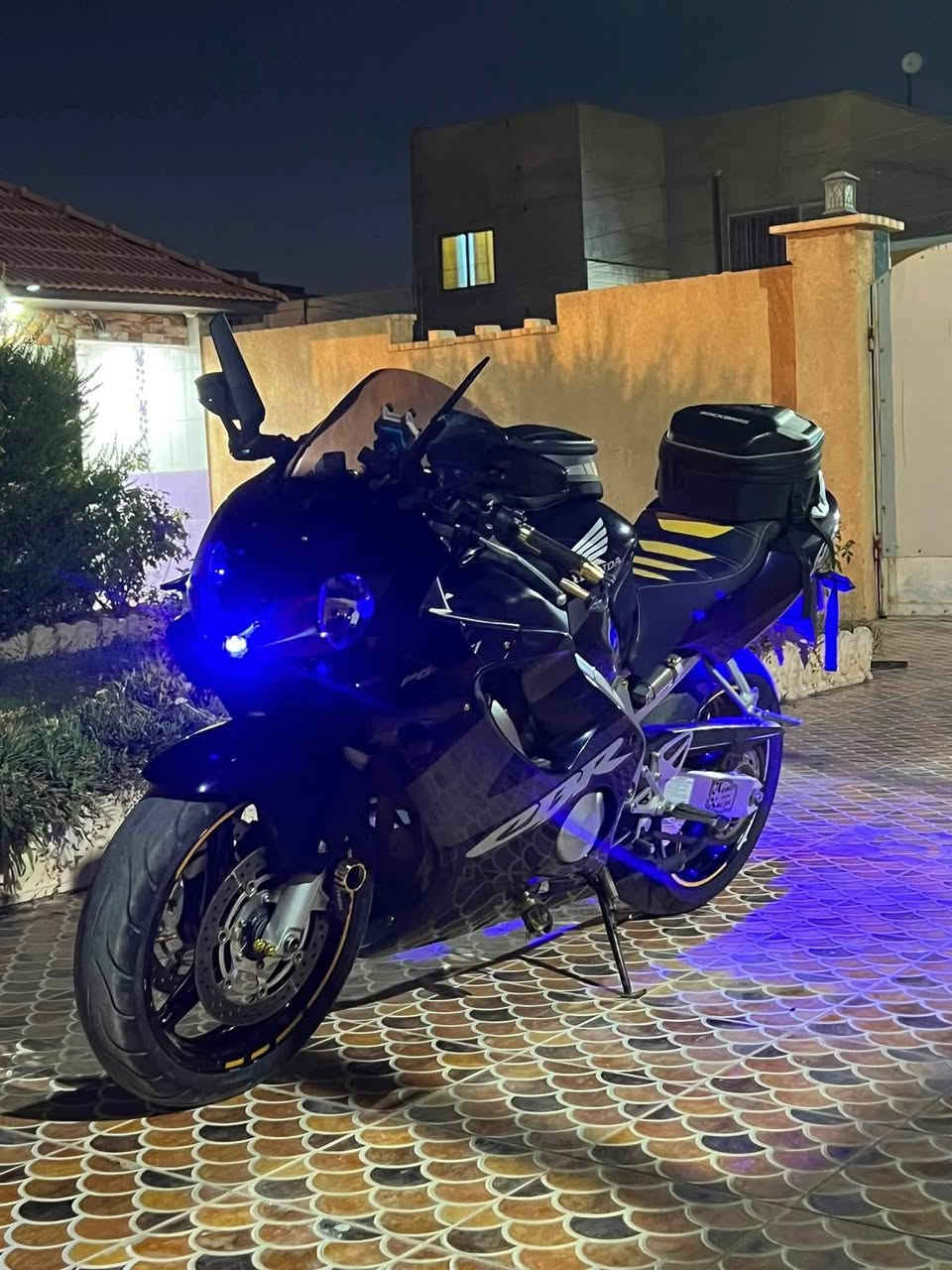 كفالة عامة 🚩كفالة عامة 🚩
دراجة هواند 600 cbr f4i لون حبري موديل 2006
جديدة معنى الكلمة اخت الزيرو ممشاها 11 الف حقيقي
بدون رقم بدون اوراق مكفولة انتربول او طلب او عشائرياً او سرقة
مقاطع كاملة للدراجة و للغراض موجودة الي مهتم يتواصل
 كفالة عامة من التاير للتاير

عليها اضافات هواي
جنط ثنين مغناطيس قوي و ثانية مشدودة بالكشن
مري h2 كاربون + مري الكاربون
زعانف كاربون
يدات بلون ذهبي
واقيات يد خارجية كاربون مطعم بذهبي
الكشن مدوشم بلون اصفر
قاري فولتية
ستاند مانع اهتزاز
شاشة دراجة
قاعدة رقم خلفي لايت
سلايدرات زوجين
كزوز رياضي وياها sc
وكزوز الي عليها رياضي كاربون مع كاتم
الغراض الي خارج الدراجة تاخذها من تشتري الدراجة
الغراض الي خارج الدراجة ممشدودة تجيك ويا الدراجة ⬇️
كامرة سبورت 1080 + مري الدراجة الاصلية + يدات الدراجة الاصلية + سلايدرات زوج ذهبي + لواصق ويل + مساعد ستيرن ذهبي + ستاند متحرك حر + اشاير + كزوز sc + ستاند تلفون رگبة + الخوذة gike مع كامل الملحقات + قبضات تانكي ثنين ذهبي و ازرق

مكان الدراجة الانبار - الرمادي
السعر على الرقم ***********

تاخذ الدراجة تفحص وين ما تروح و تخابرني اي مشكلة بالدراجة فلوسك ترجع لك
