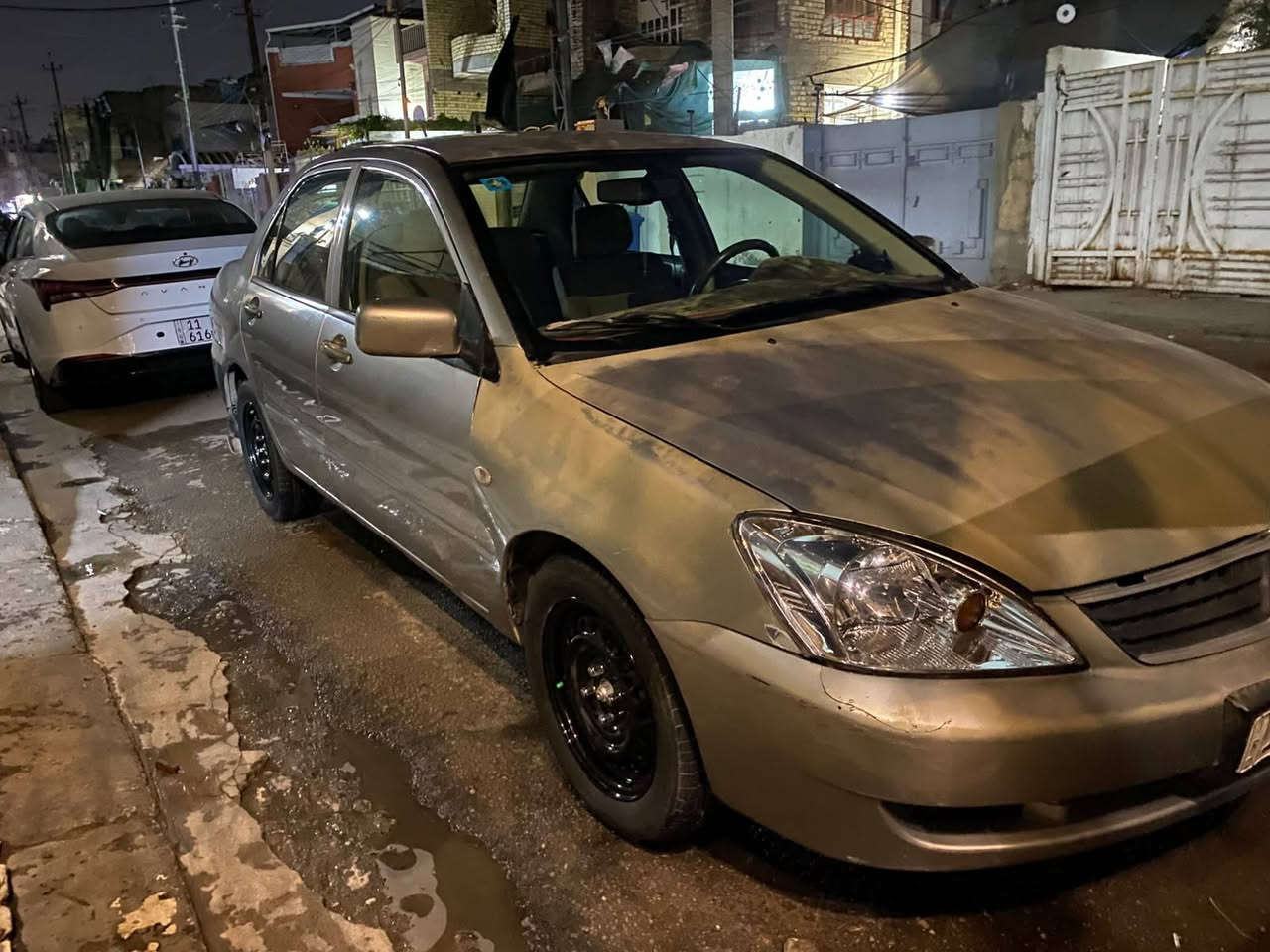 سلام عليكم سيارة لانسر للبيع موديل ٢٠١١
مكينة ٢٠٠٠ محرك كير تبريد مكفولات 

صدر جديد گشرها بيها ملاحظات 

تخم تاير جديد 

دوشمة نظيفة داخلها نظيف 

كهربائيات كلها شغاله رقمها بغداد انكليزي 

بسمي السعر 74  ورقه و بيها مجال 

عنواني بغداد الجديدة    
    
استفسار رقم الهاتف 
 ***********
