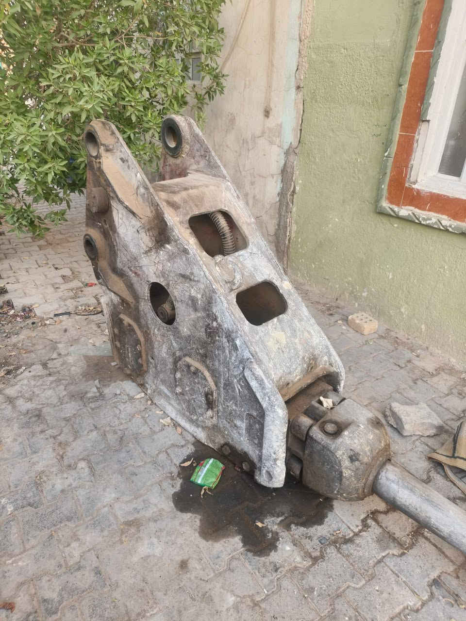 السلام عليكم يا قار للبيع نظيف بالنجف مكان قبل عالشغل بس ببدلات واشرات حجم عشره ***********
